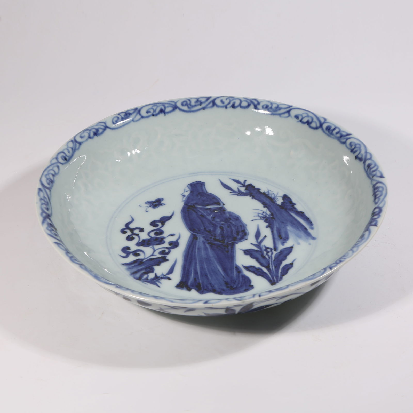 A BLUE-AND-WHITE HIGH-RANKING OFFICIAL FIGURE DESIGN DISH (1 of 8)