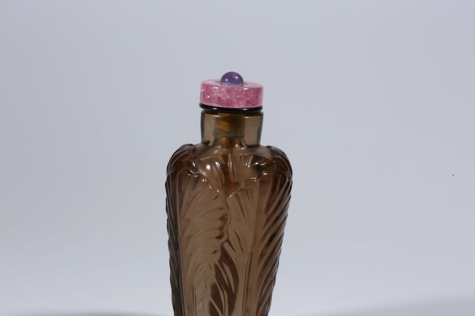 A CRYSTAL SNUFF BOTTLE WITH CABBAGE PATTERN - 4