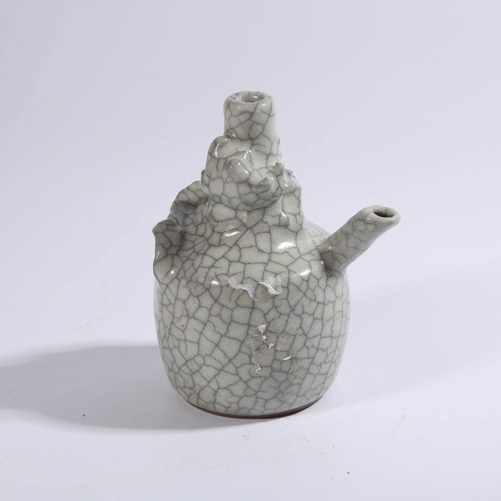 A GE WARE WATER POT WITH DRAGON PATTERN (1 of 9)