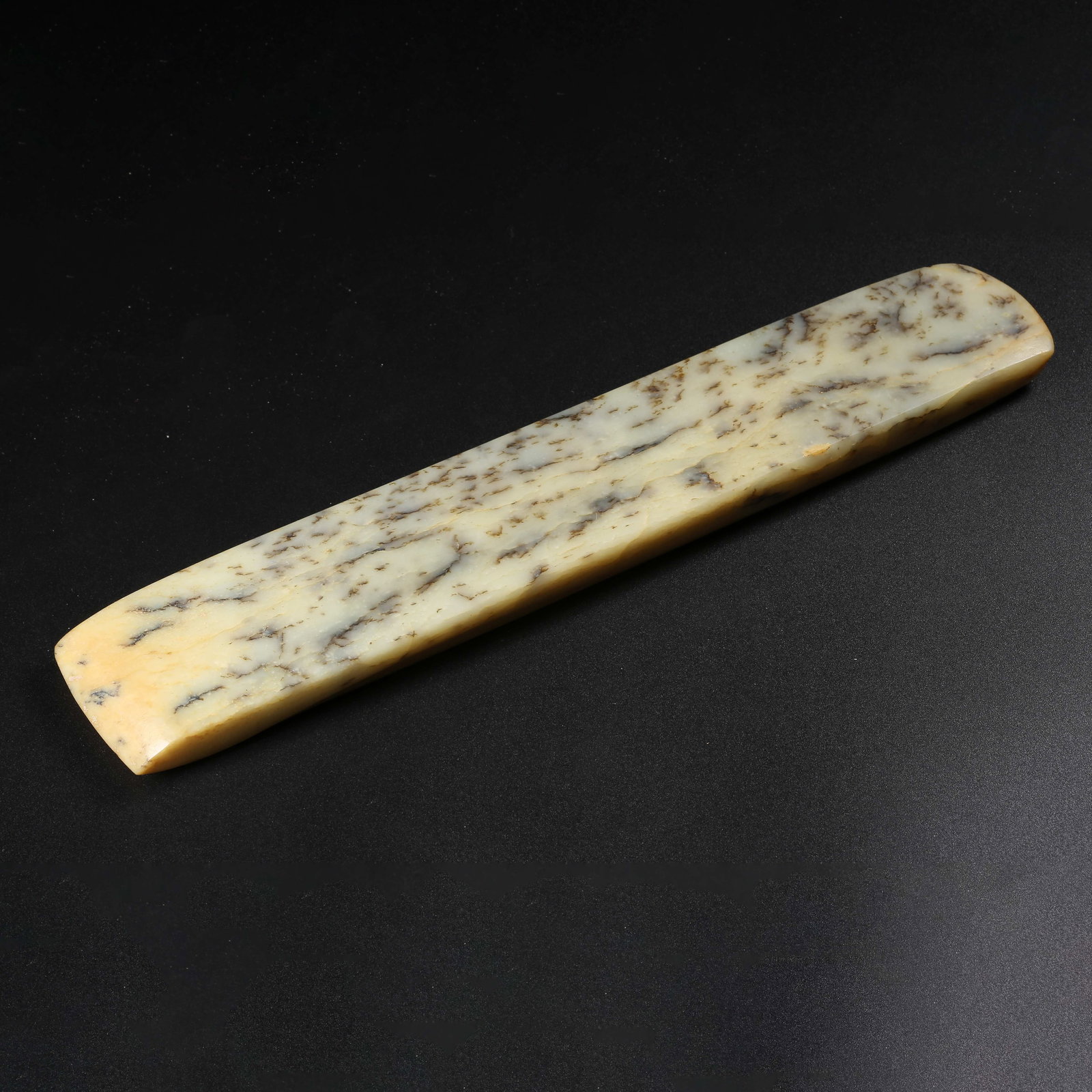 A ANCIENT JADE HU TABLET (1 of 8)