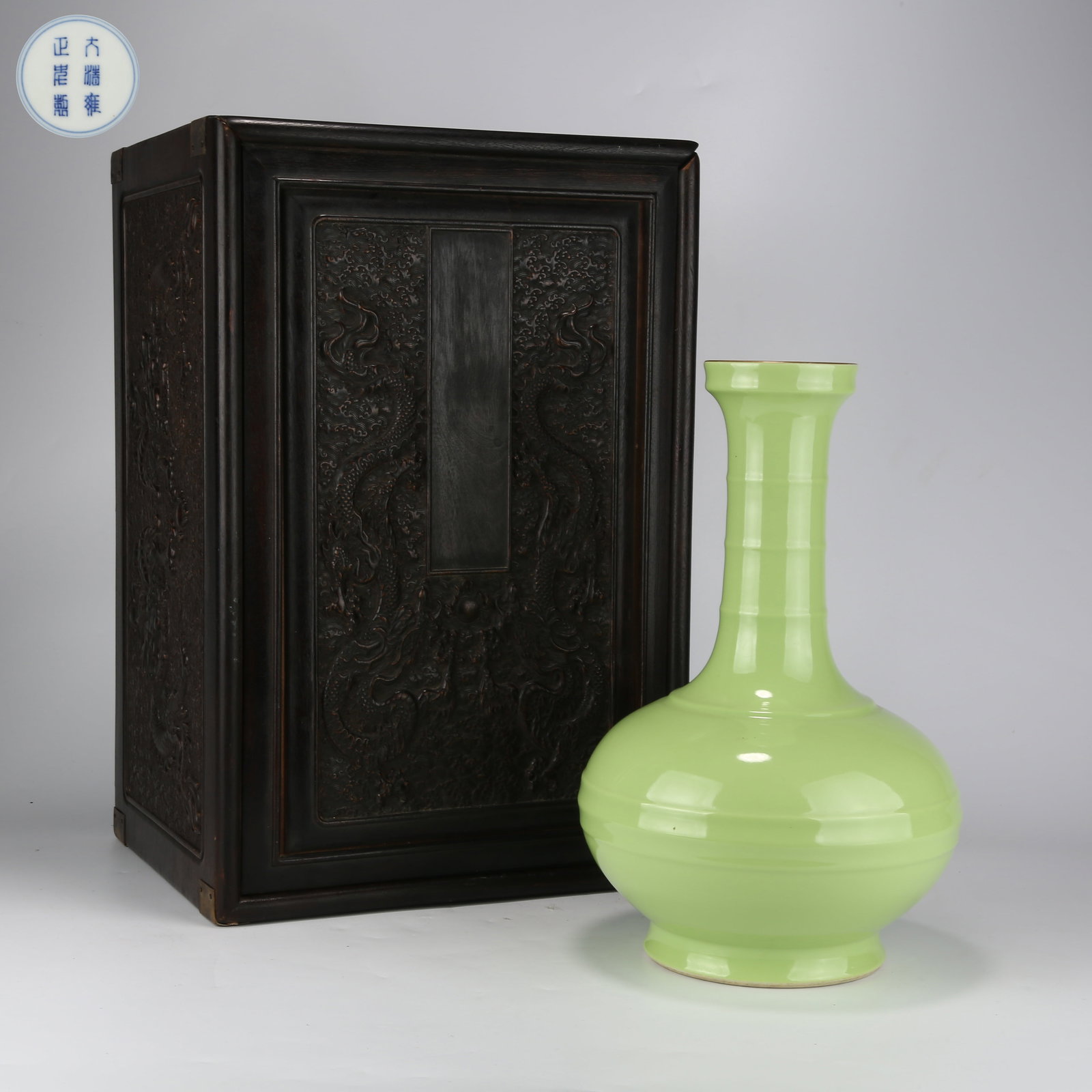 A LAKE-GREEN GLAZED VASE WITH STRING PATTERN AND FLARED MOUTH: Lake-Green Glazed Vase with String Pattern and Flared Mouth