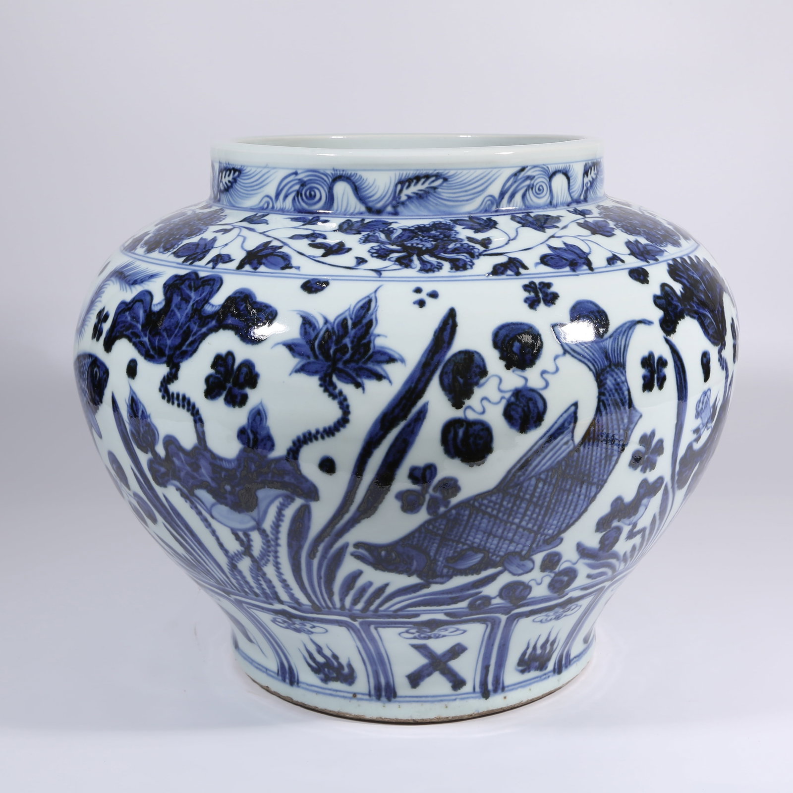 A BLUE AND WHITE JAR WITH FISH AND ALGAE MOTIF (1 of 10)