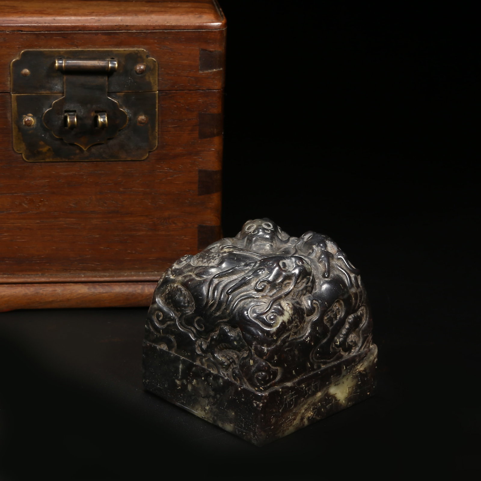 A SHOUSHAN STONE SEAL WITH DRAGON PATTERN: Shoushan stone seal with dragon pattern