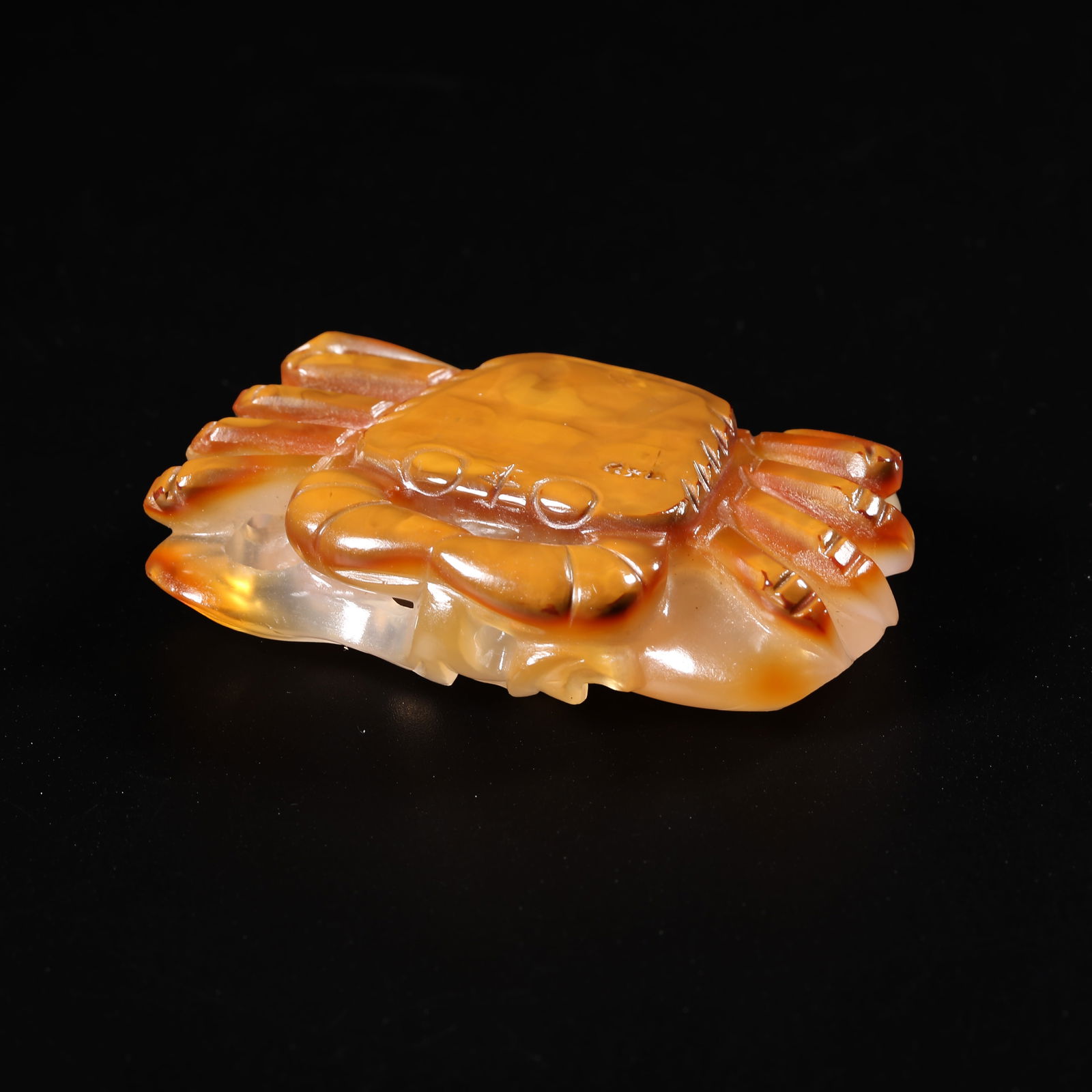 A AGATE SKILLFULLY-CARVED "WEALTHY AND INFLUENTIAL" PENDANT (1 of 8)