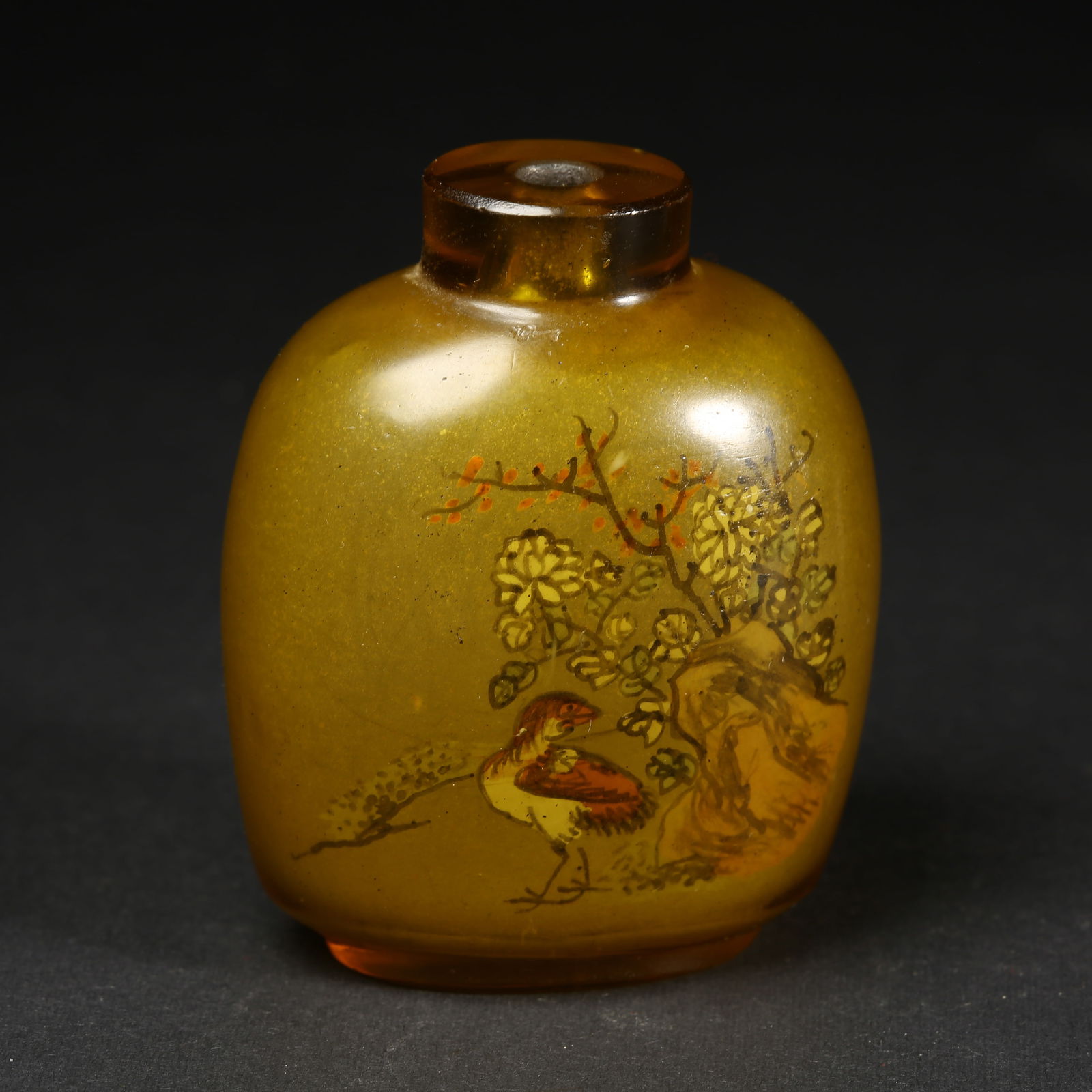 A GLASS SNUFF BOTTLE WITH FLOWER-AND-BIRD PATTERN: Glass Snuff Bottle with Flower-and-Bird Pattern