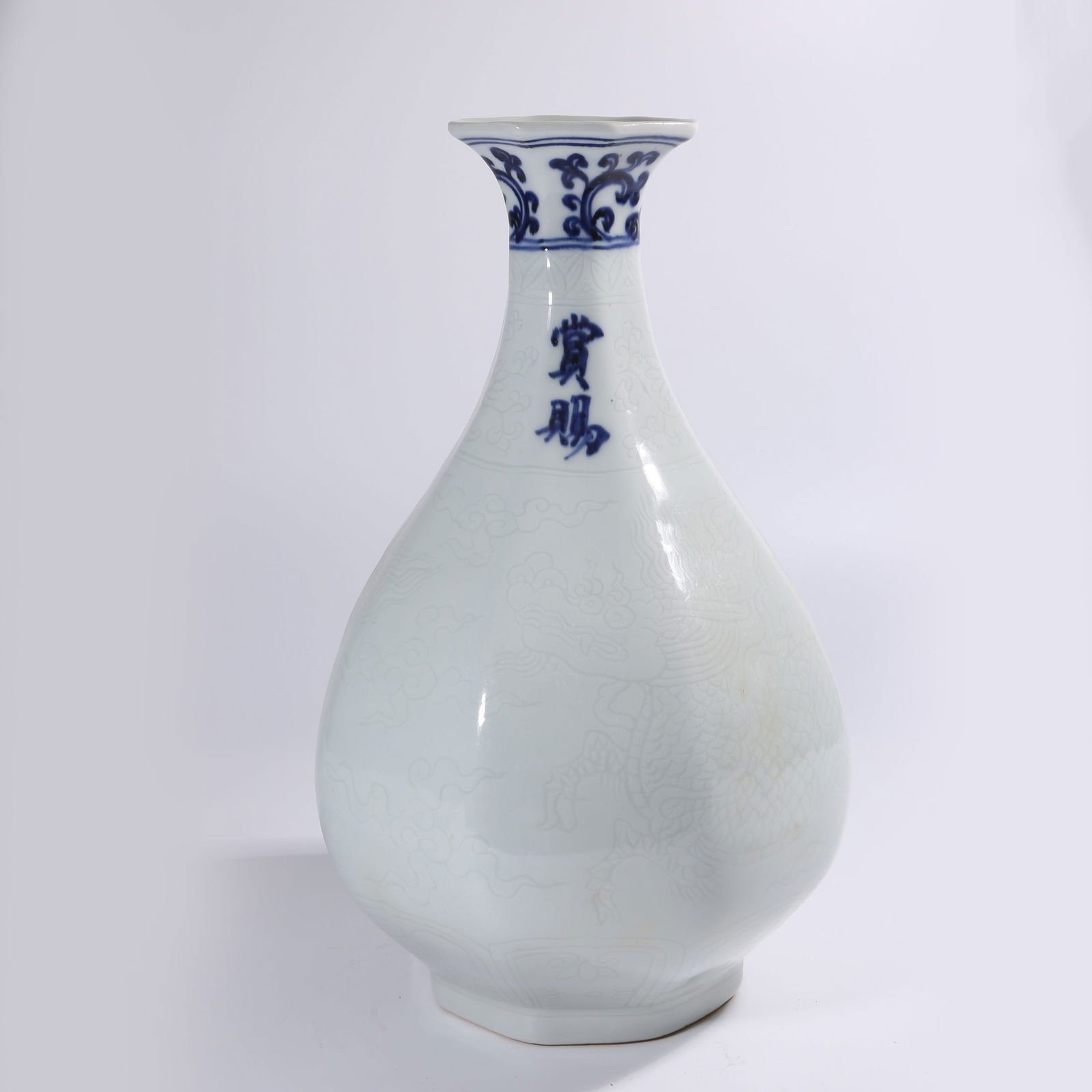 A BLUE AND WHITE EIGHT-LOBED YUHUCHUN VASE WITH QILIN MOTIF (1 of 10)