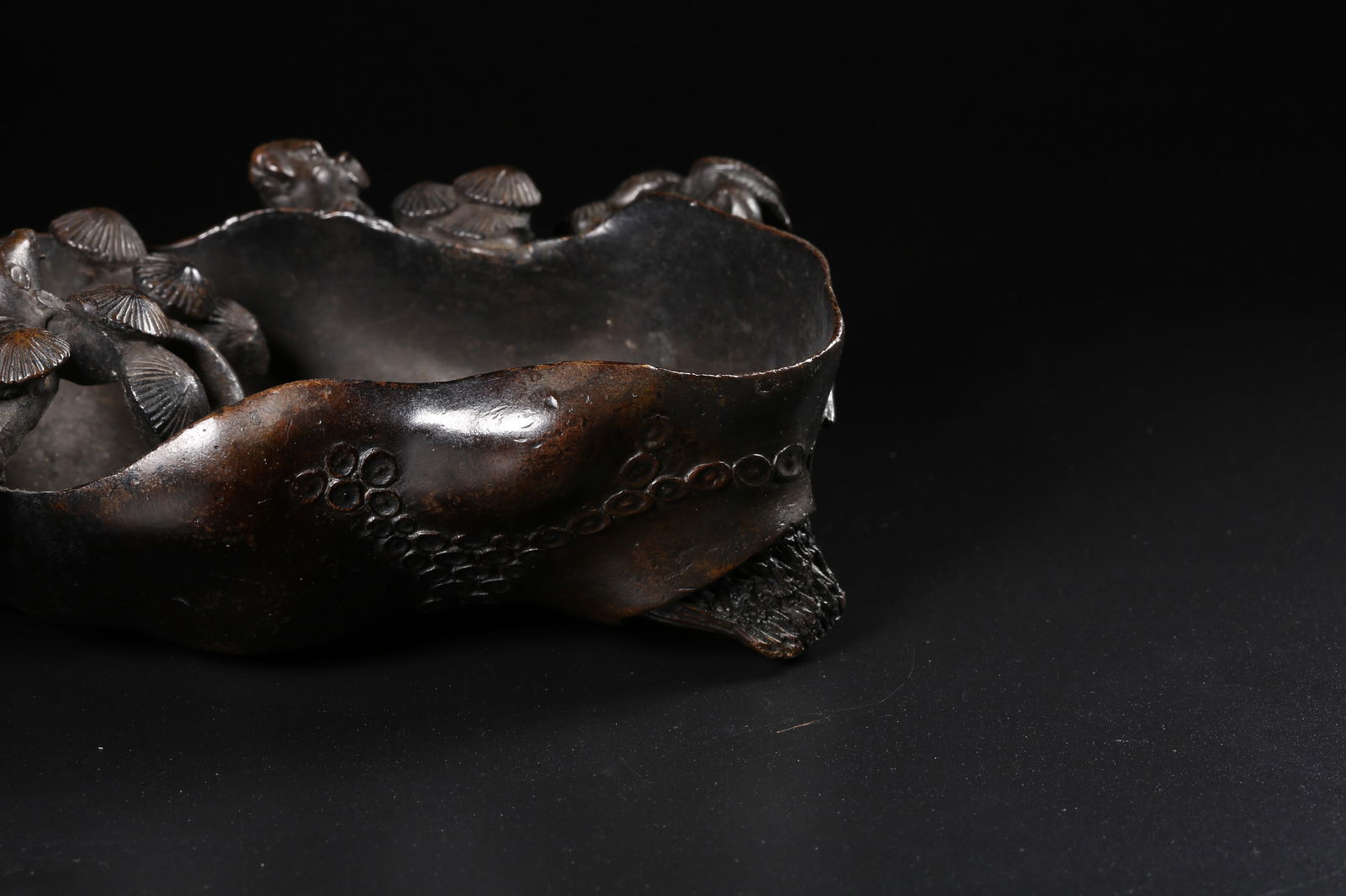 A BRONZE WATER CONTAINER WITH PINE PATTERN - 3