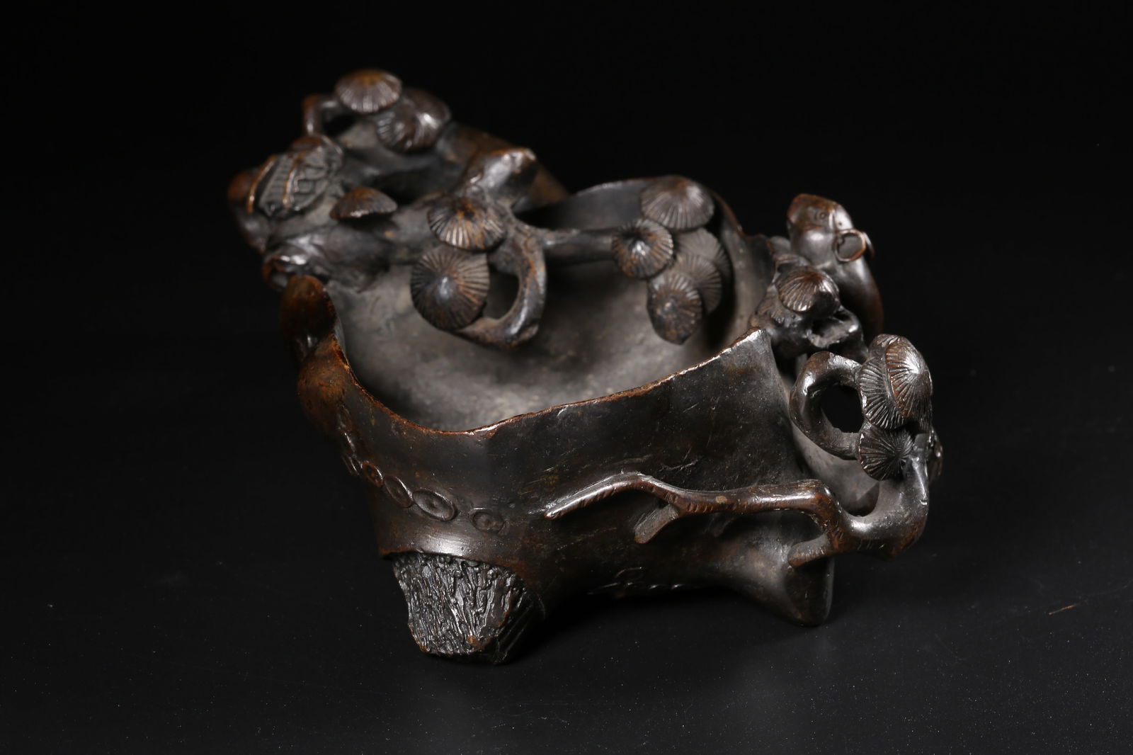 A BRONZE WATER CONTAINER WITH PINE PATTERN - 4