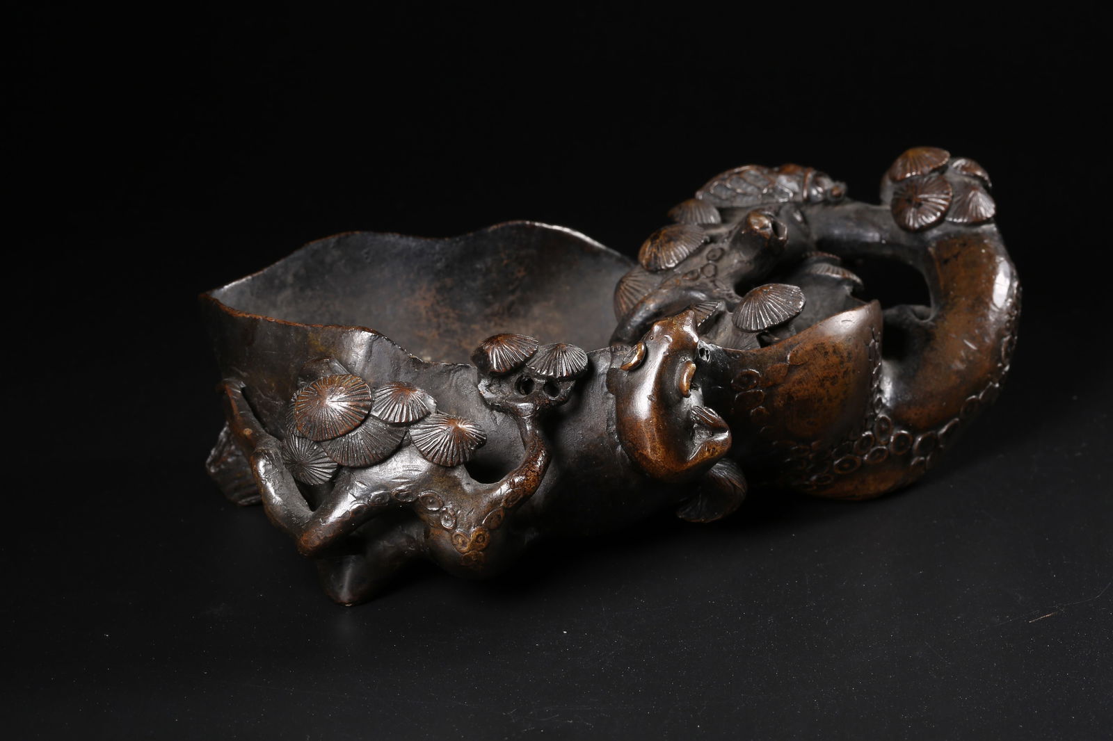 A BRONZE WATER CONTAINER WITH PINE PATTERN - 5