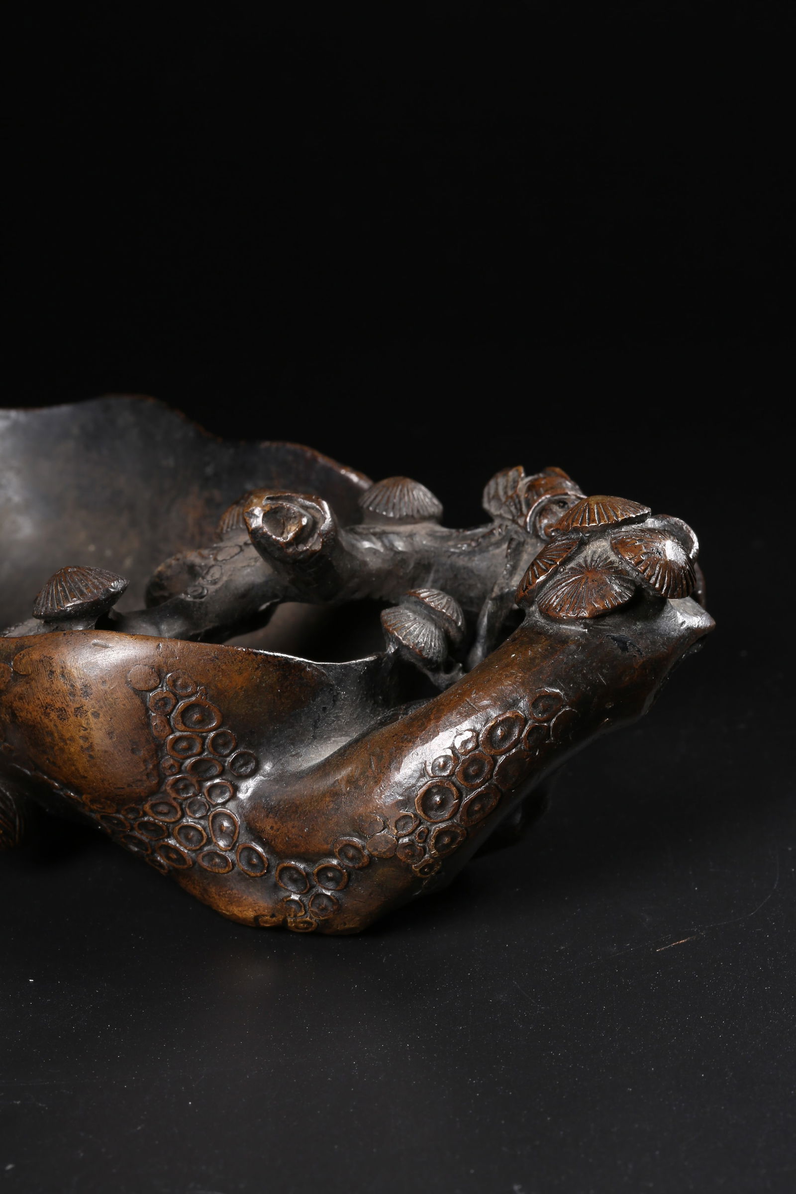 A BRONZE WATER CONTAINER WITH PINE PATTERN - 7