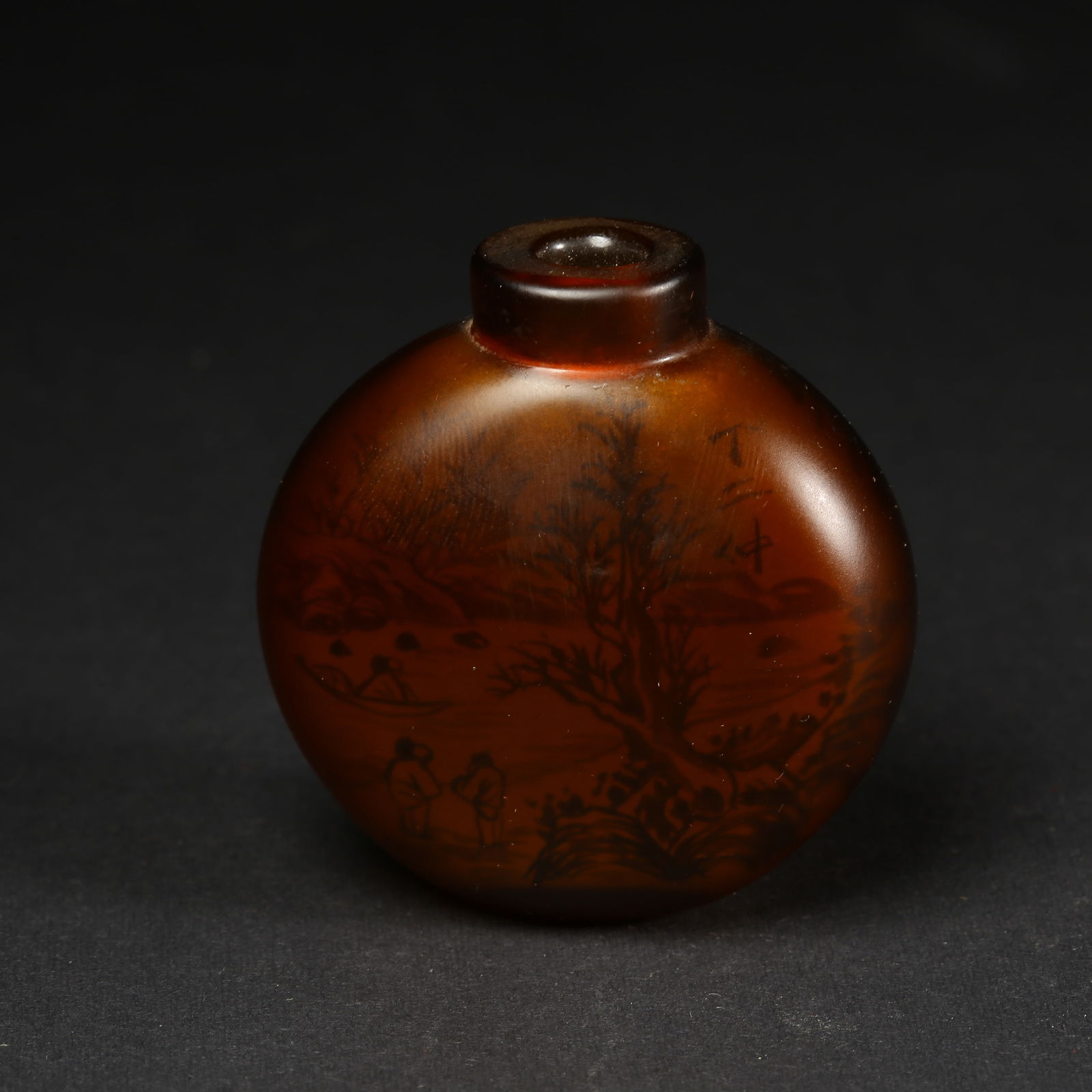 A GLASS SNUFF BOTTLE WITH LANDSCAPE AND FIGURE PATTERN: Glass Snuff Bottle with Landscape and Figure Pattern