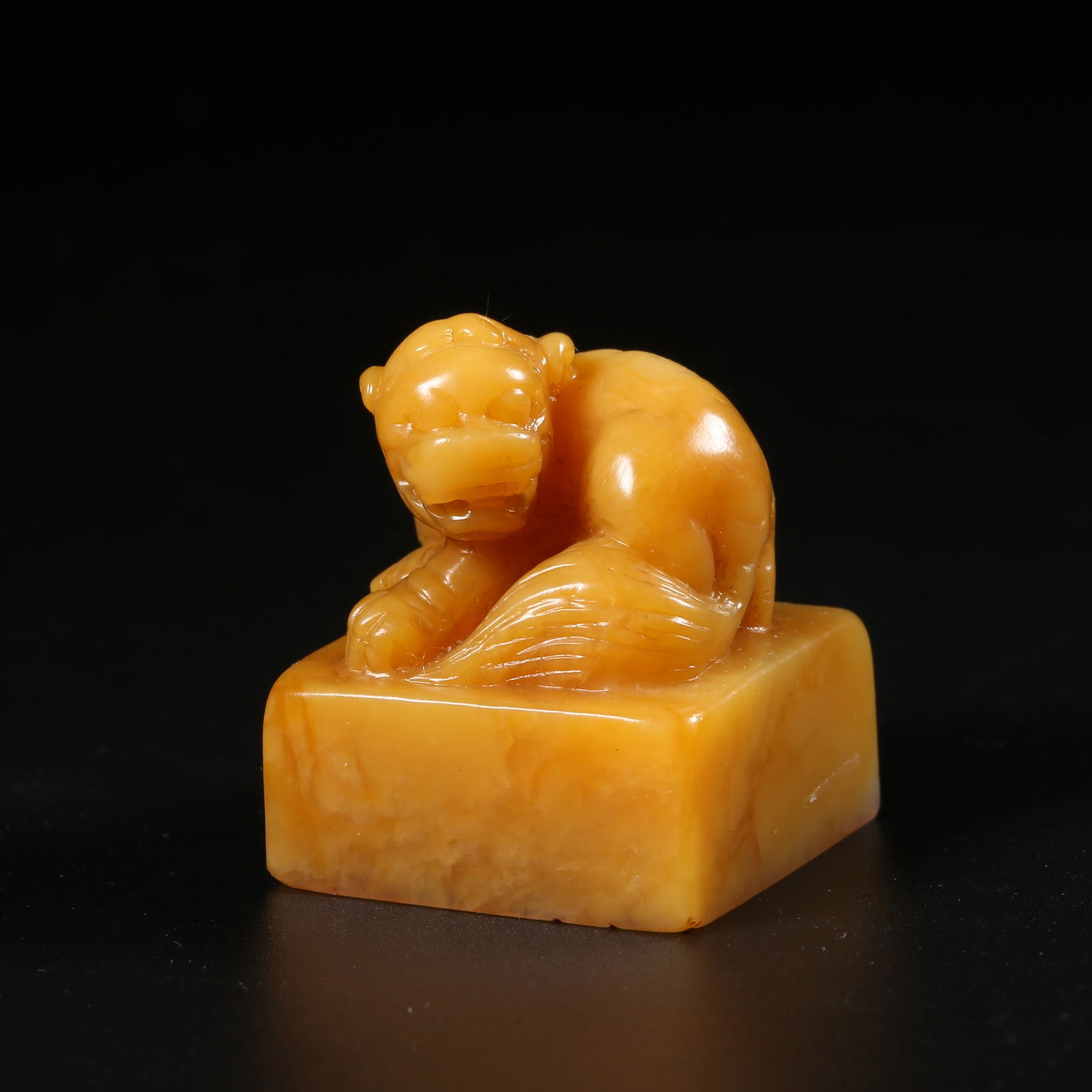 A SHOUSHAN TIANHUANG STONE SEAL WITH LION KNOB: Shoushan Tianhuang stone seal with lion knob