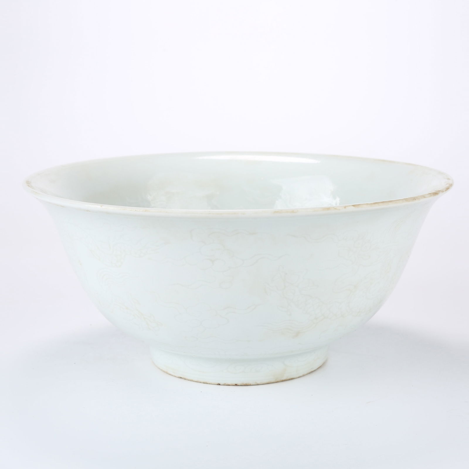 A WHITE GLAZE LARGE BOWL WITH INCISED CLOUD AND DRAGON DESIGN (1 of 9)