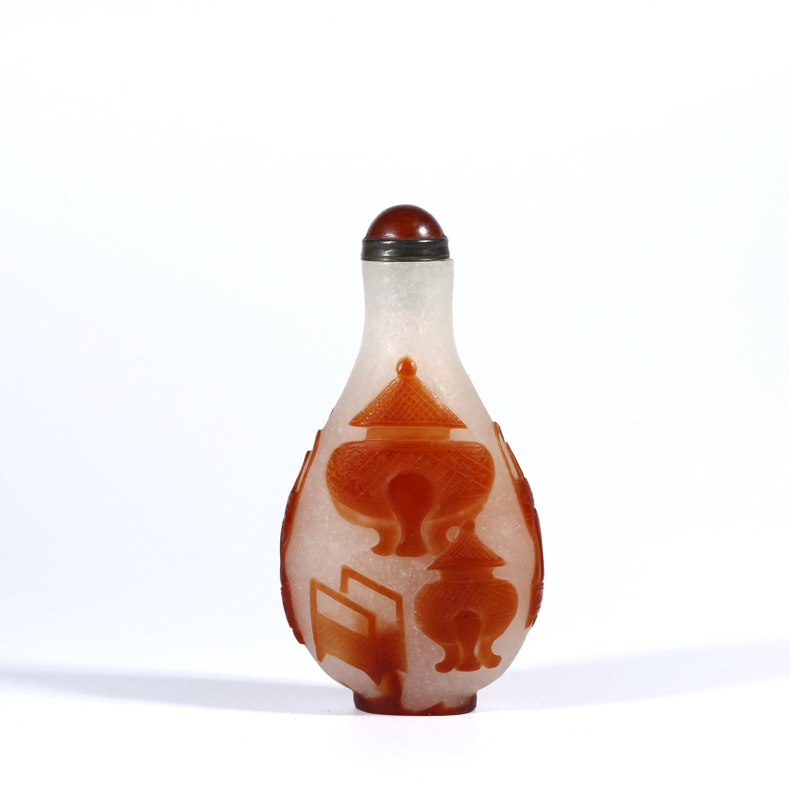 A OVERLAY SNUFF BOTTLE WITH ANTIQUE PATTERN (1 of 9)