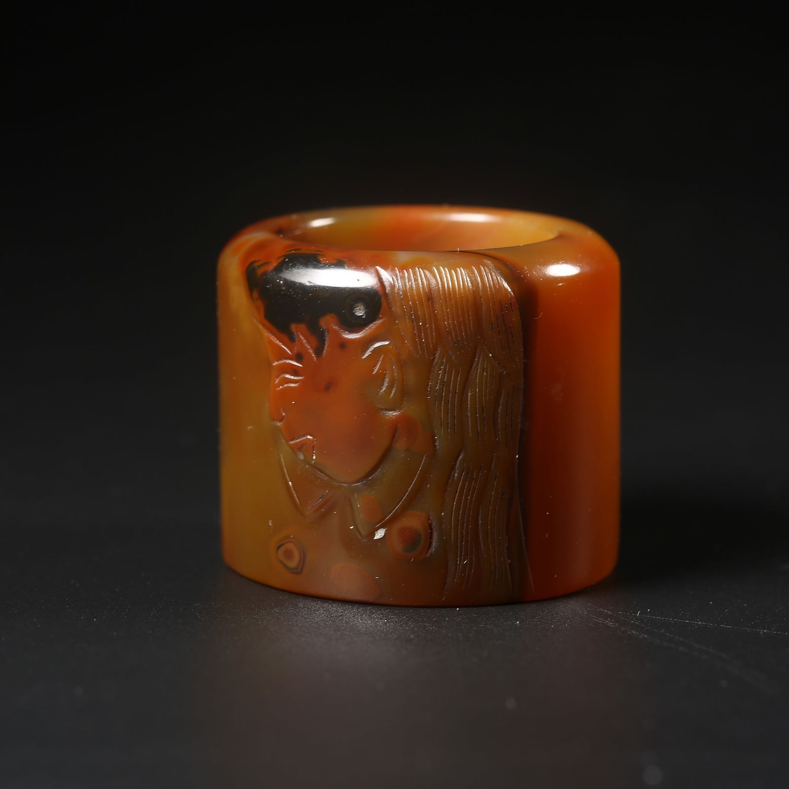 A AGATE INGENIOUSLY CARVED THUMB RING (1 of 9)