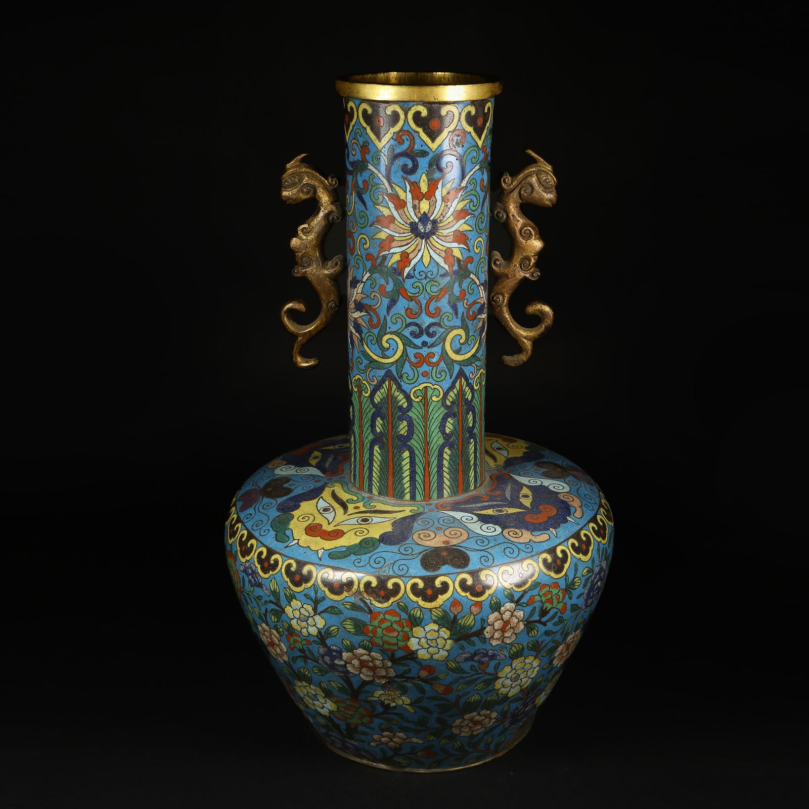 A CLOISONNÉ ENAMEL BRONZE LONG-NECK VASE WITH SCROLLING FLORAL PATTERN: Cloisonné Enamel Bronze Long-Neck Vase with Scrolling Floral Pattern