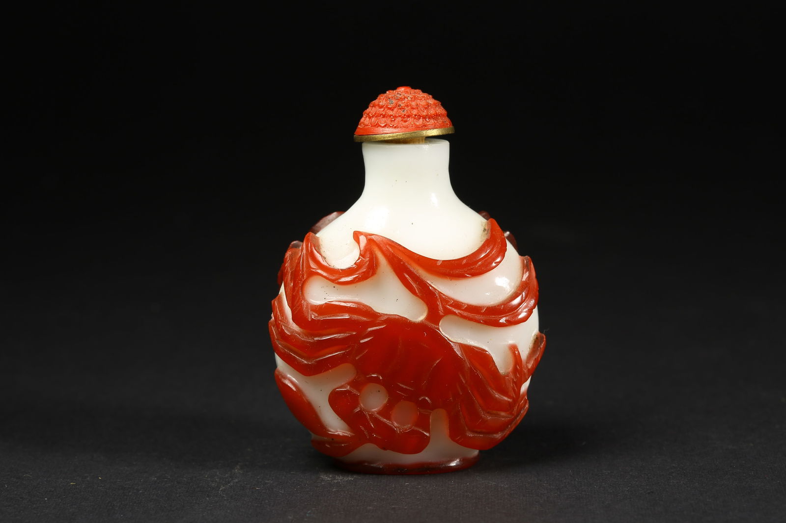 A GLASS SNUFF BOTTLE WITH CRAB PATTERN - 4
