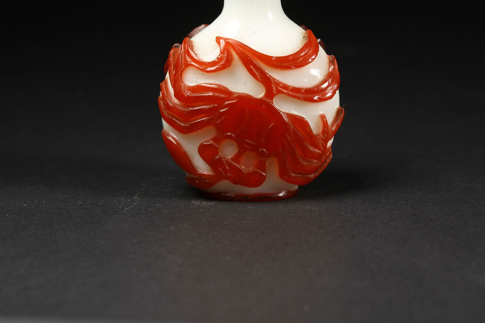 A GLASS SNUFF BOTTLE WITH CRAB PATTERN - 5