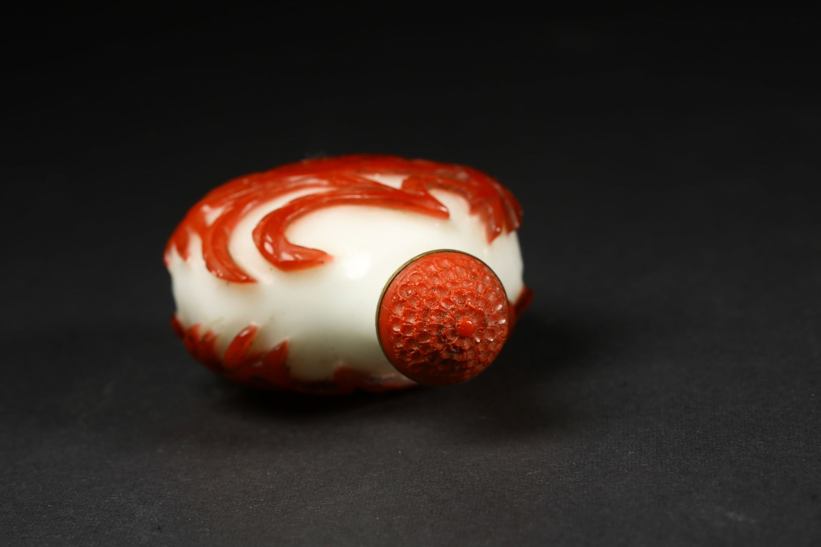 A GLASS SNUFF BOTTLE WITH CRAB PATTERN - 7