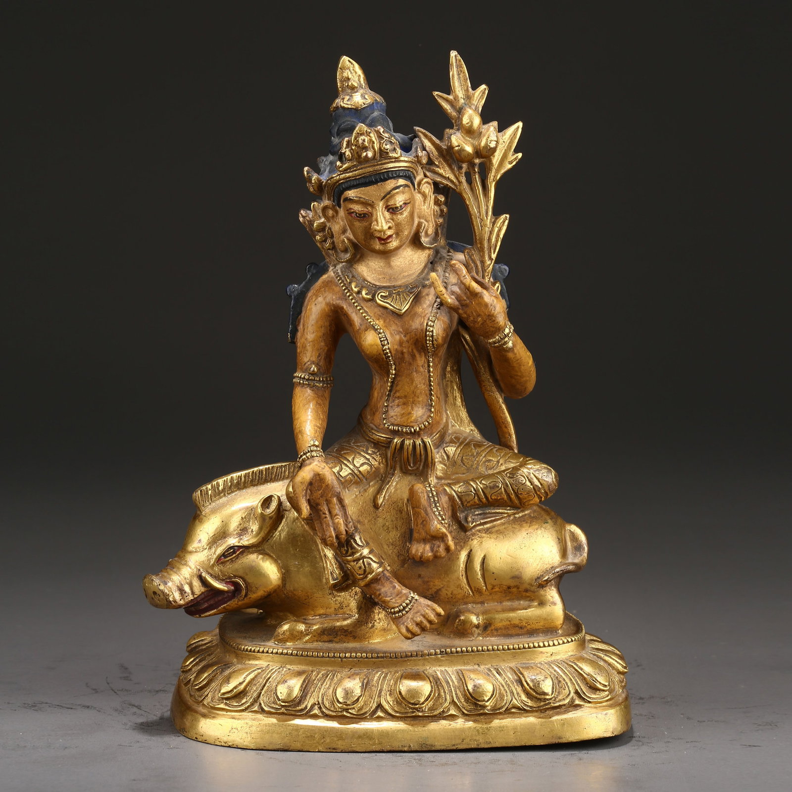 A GILT BRONZE STATUE OF MARICI: Gilt Bronze Statue of Marici