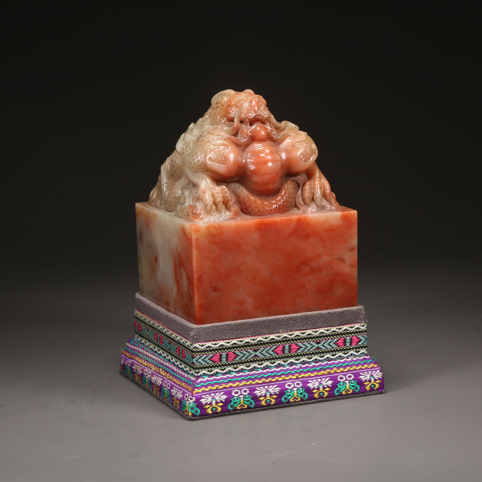 A SHOUSHAN STONE SEAL WITH DRAGON KNOB (1 of 8)
