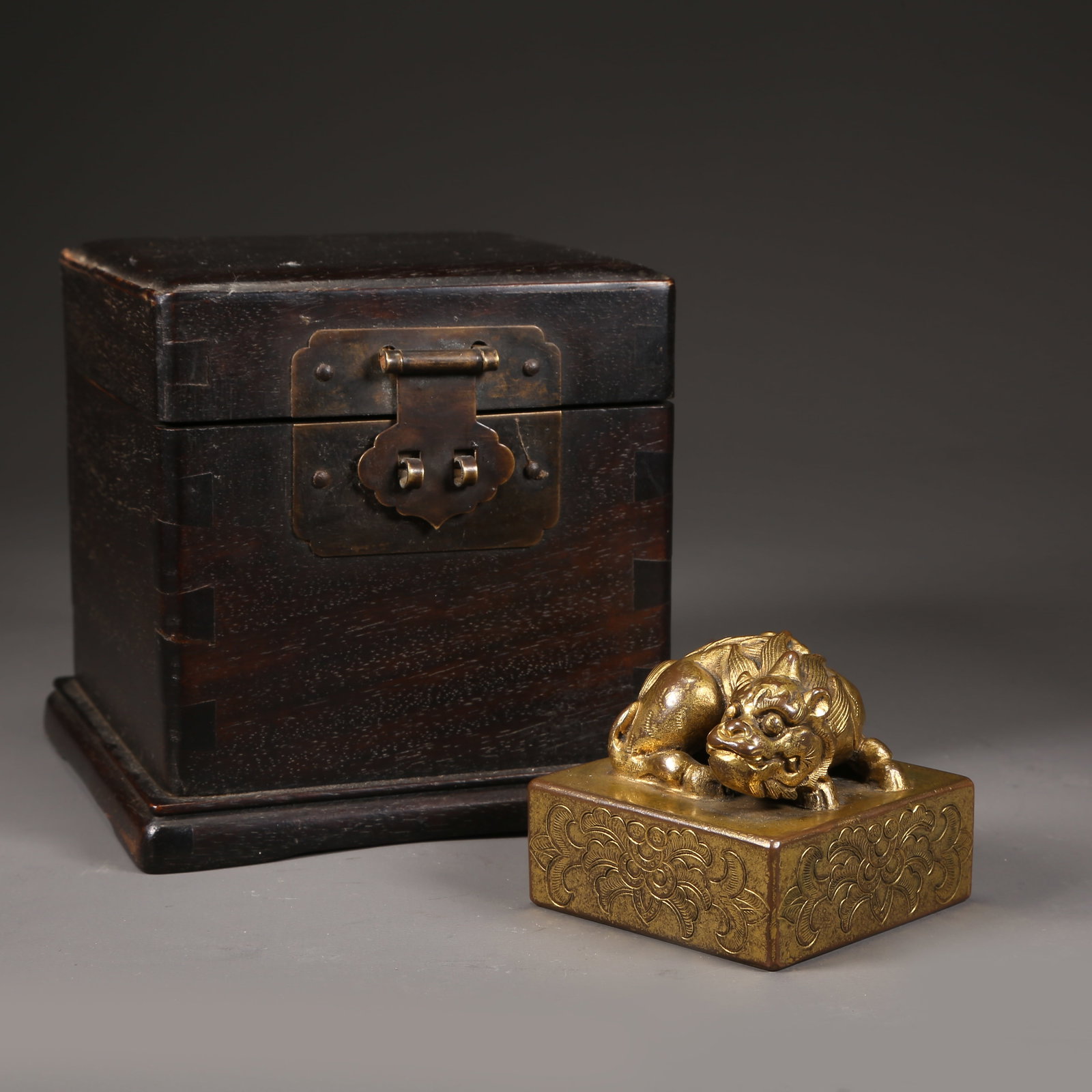 A GILT-BRONZE SEAL WITH AUSPICIOUS-BEAST KNOB (1 of 8)