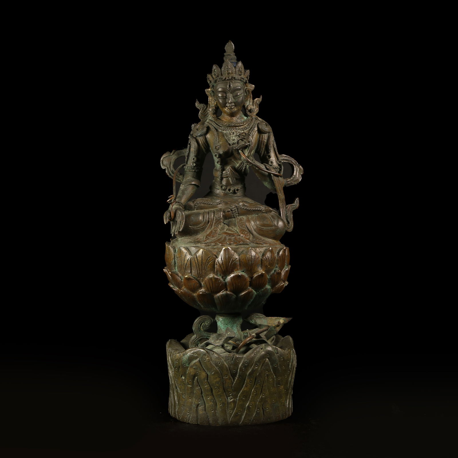 A BRONZE AVALOKITESHVARA BODHISATTVA STATUE (1 of 10)