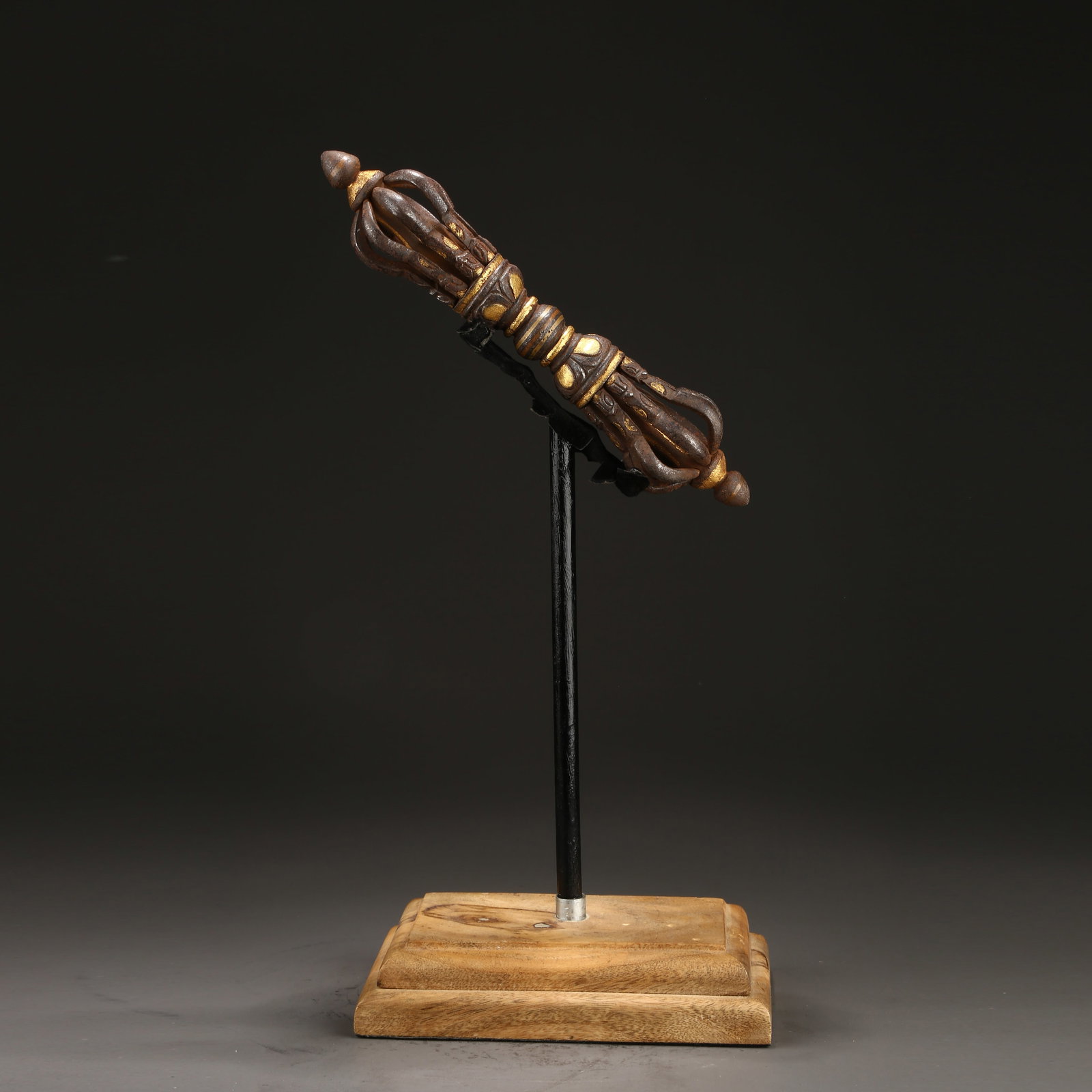 A IRON RITUAL VAJRA (NINE-PRONGED) WITH GILDED DETAILING (1 of 8)