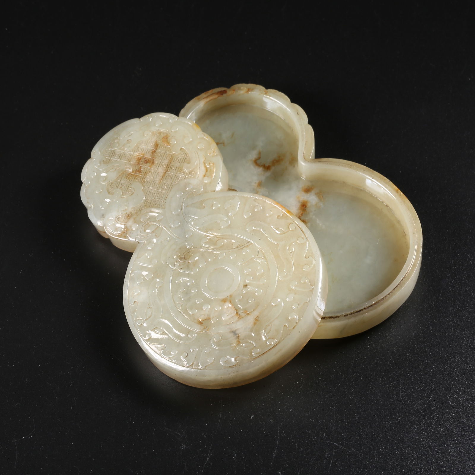 A HETIAN JADE GOURD-SHAPED COVERED BOX (1 of 9)