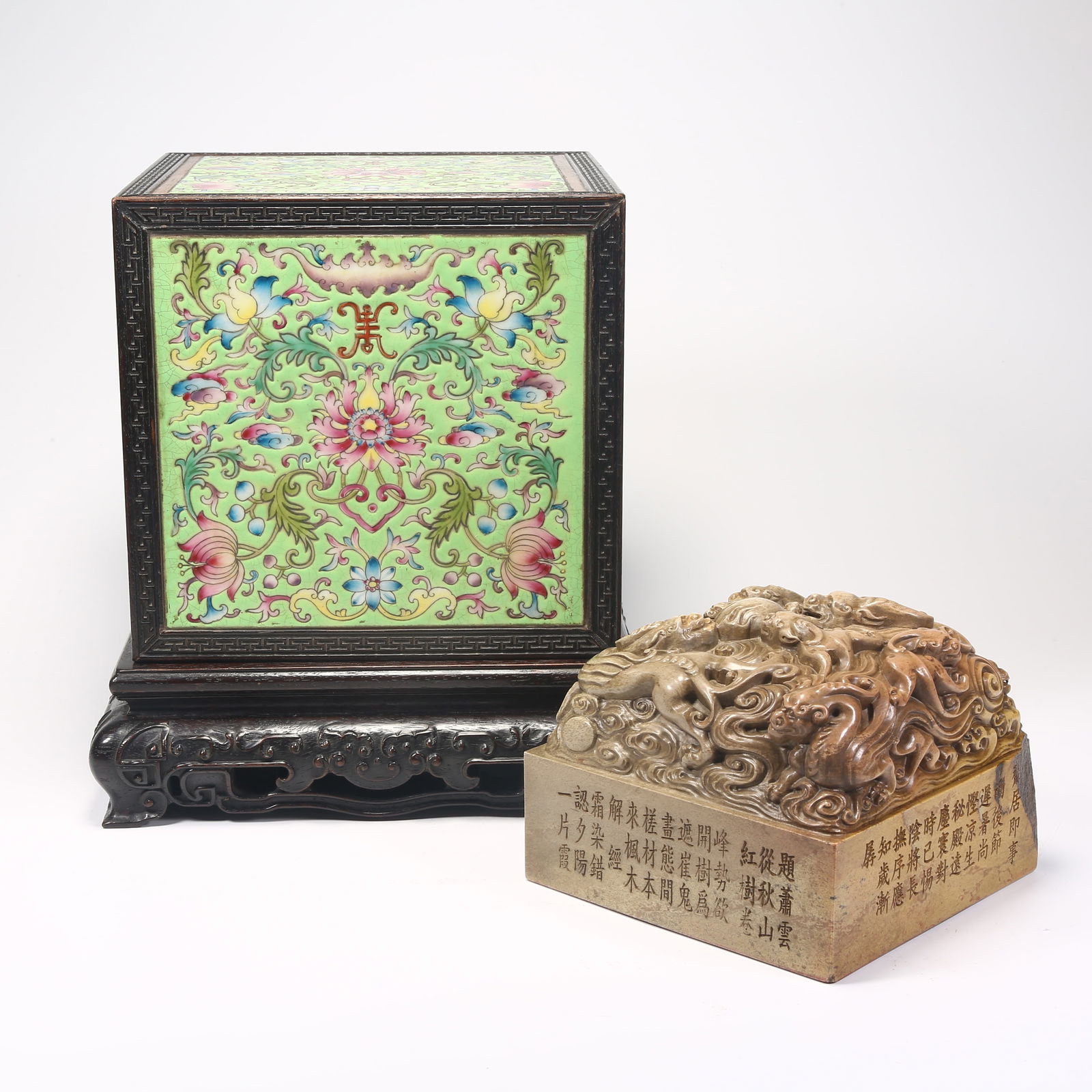 A SHOUSHAN STONE LARGE SEAL WITH CHI-DRAGON PATTERN AND ZITAN BOX (1 of 8)