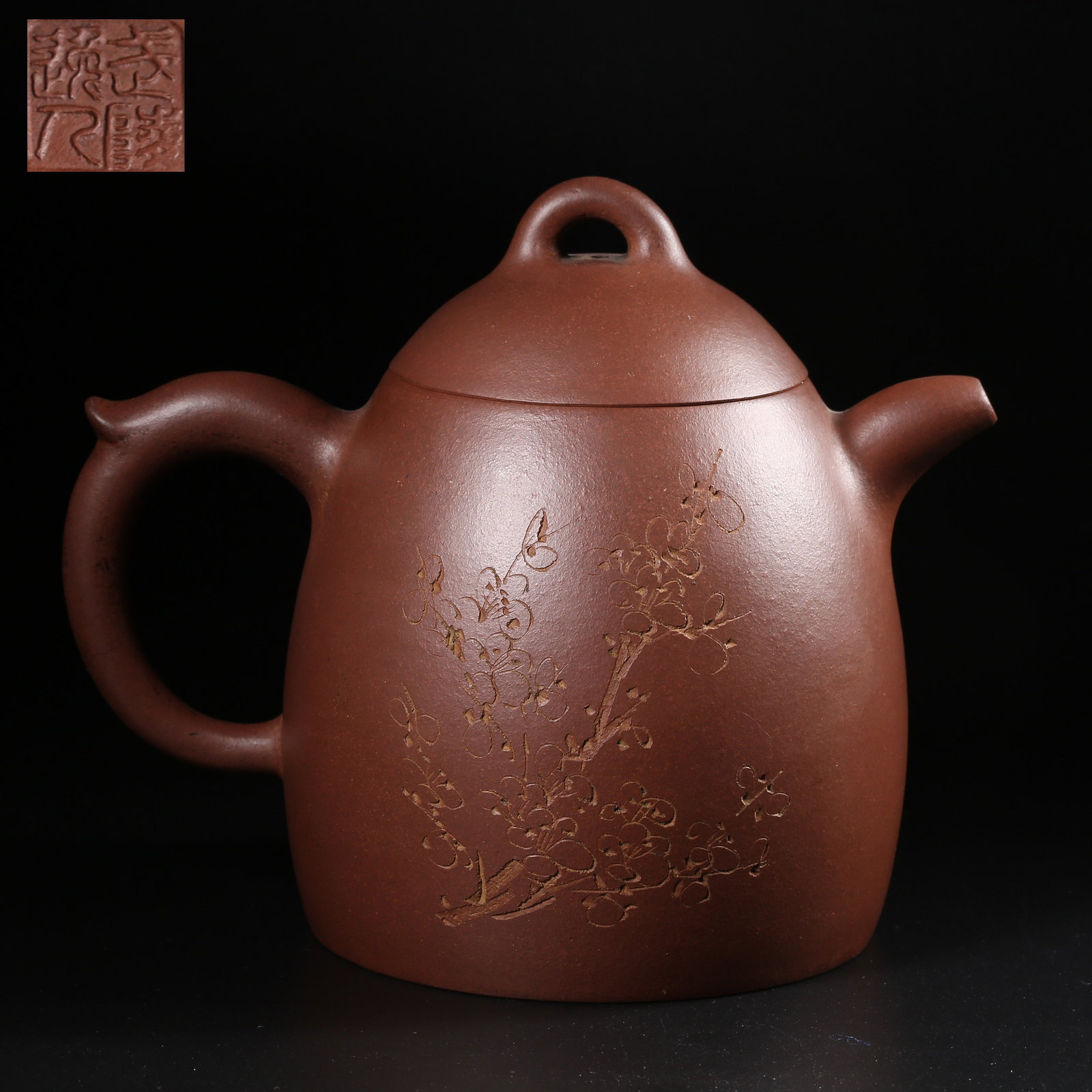 A YIXING TEAPOT: Yixing teapot