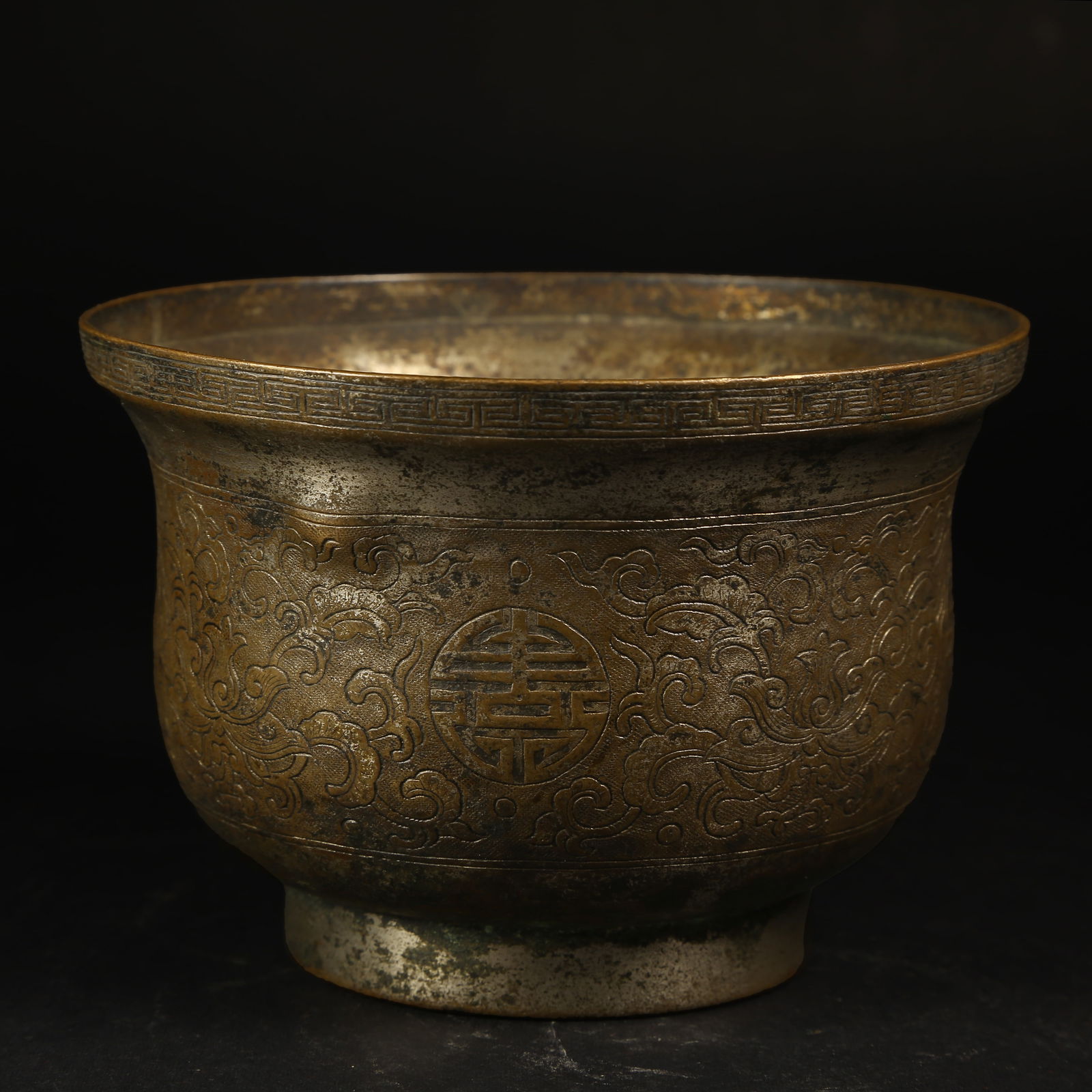 A BRONZE SILVER-GILT OFFERING BOWL WITH LONGEVITY PATTERN (1 of 9)