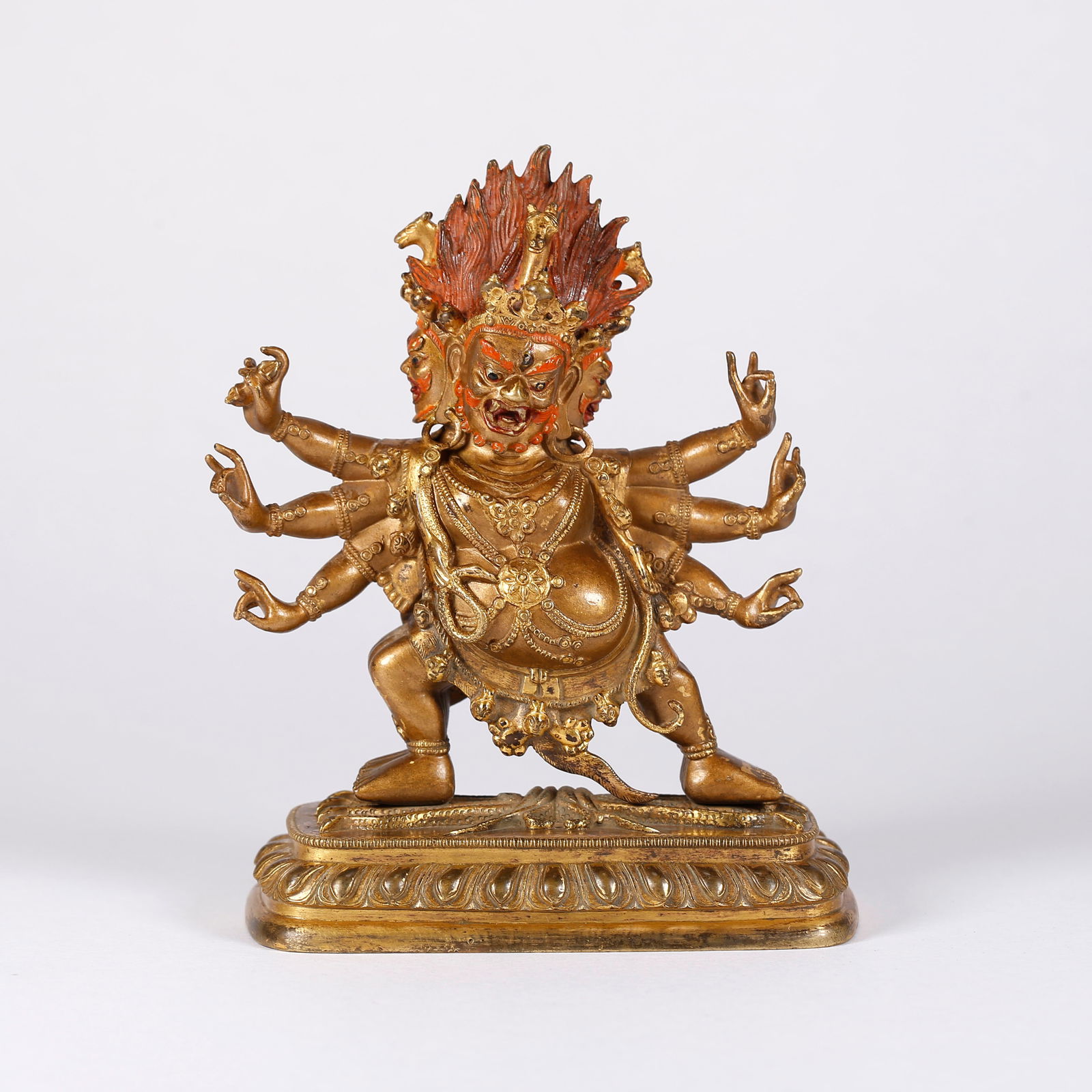A GILT BRONZE BUDDHA STATUE (1 of 9)