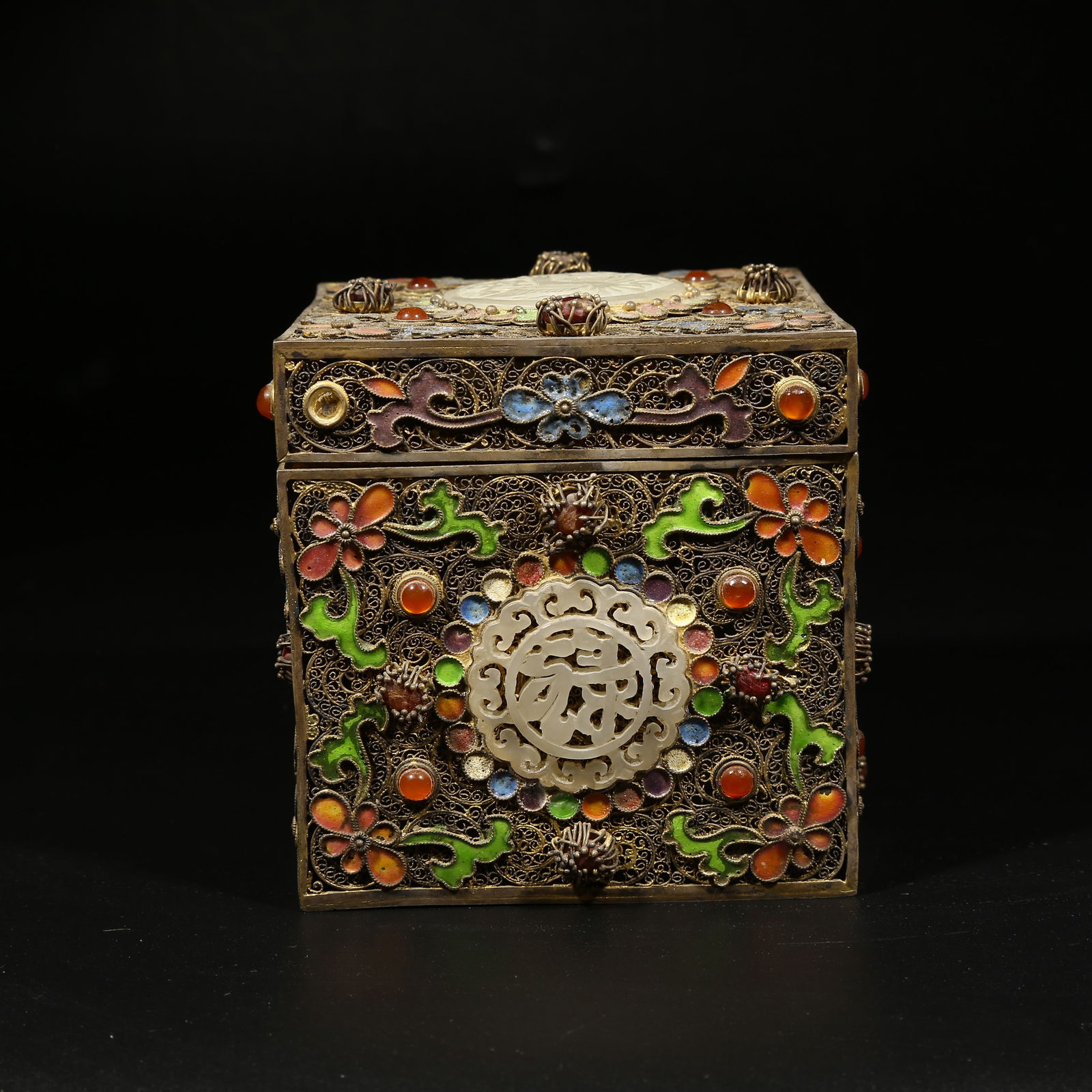 A GILDED SILVER FILIGREE LIDDED BOX INLAID WITH HETIAN JADE (1 of 9)