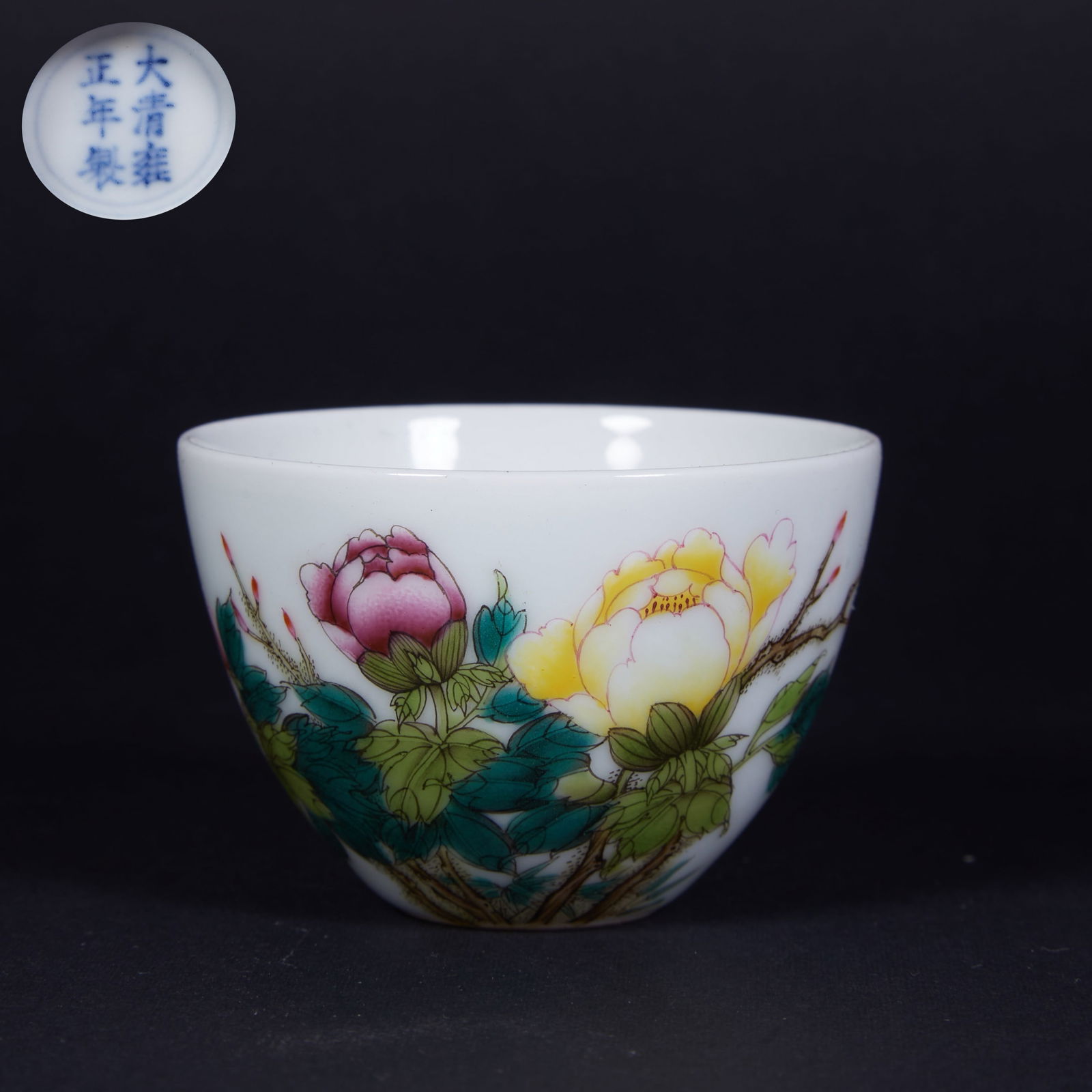 A FAMILLE-ROSE CUP WITH FLORAL DECORATION (1 of 7)