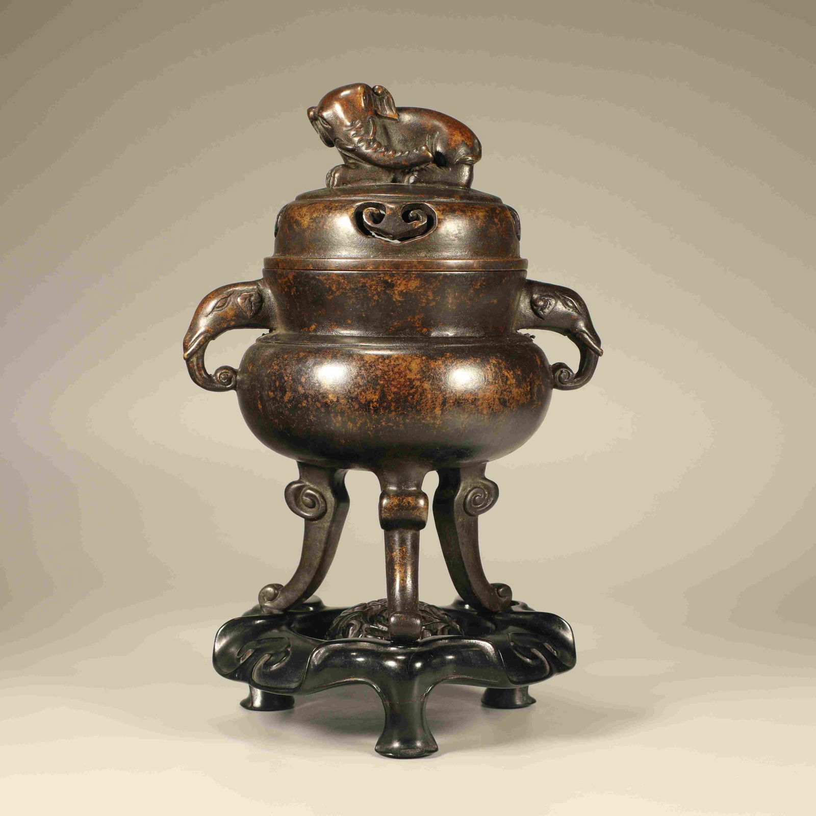 A BRONZE INCENSE BURNER WITH THE AUSPICIOUS MOTIF "PEACE BROUGHT BY THE ELEPHANT" (1 of 6)
