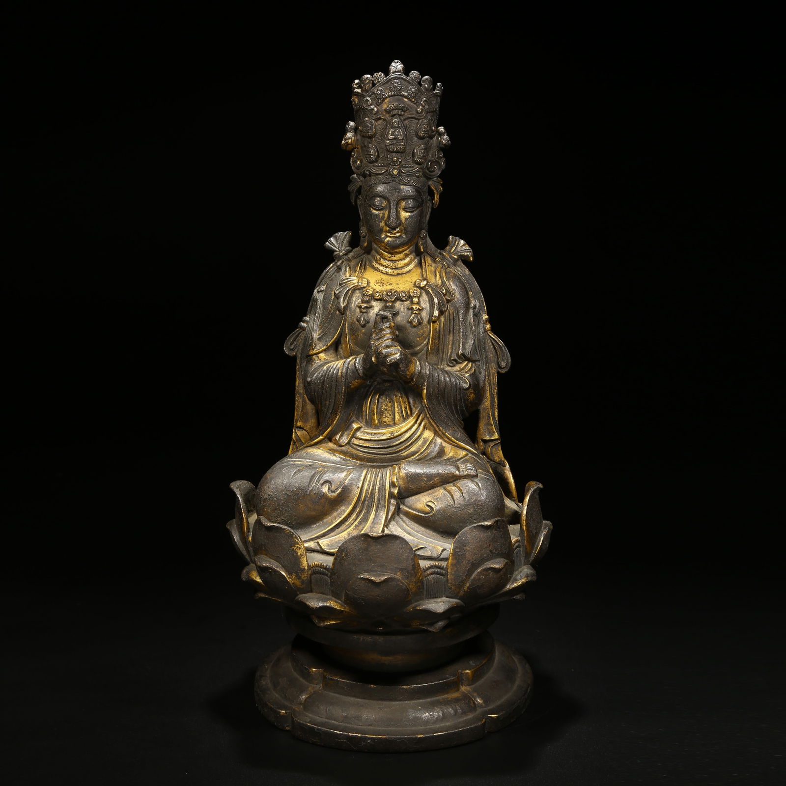 A GILT BRONZE STATUE OF VAIROCANA BUDDHA: Gilt Bronze Statue of Vairocana Buddha