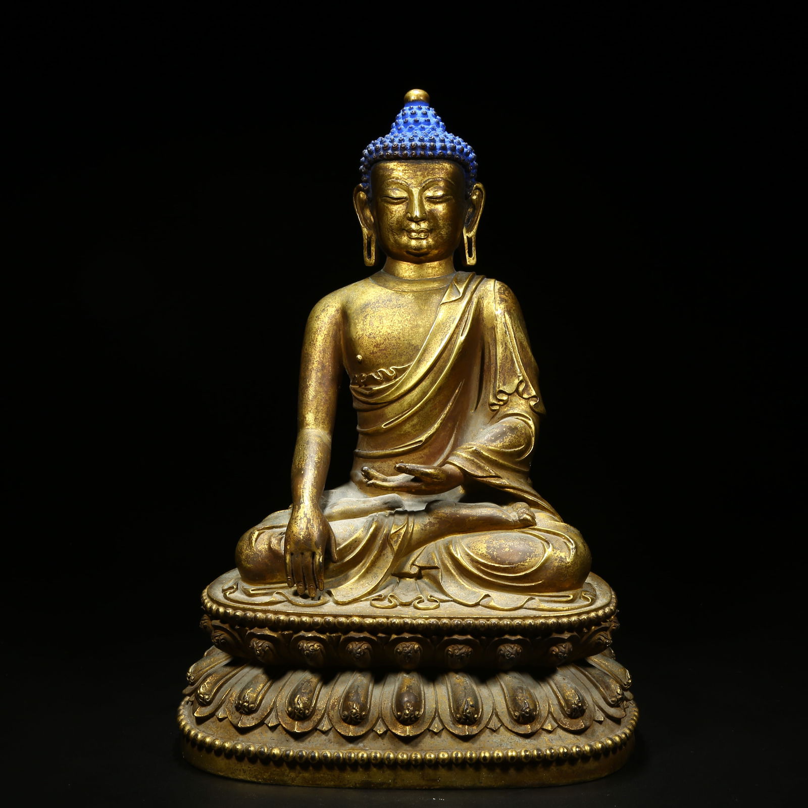 A GILT BRONZE STATUE OF SHAKYAMUNI BUDDHA: Gilt Bronze Statue of Shakyamuni Buddha