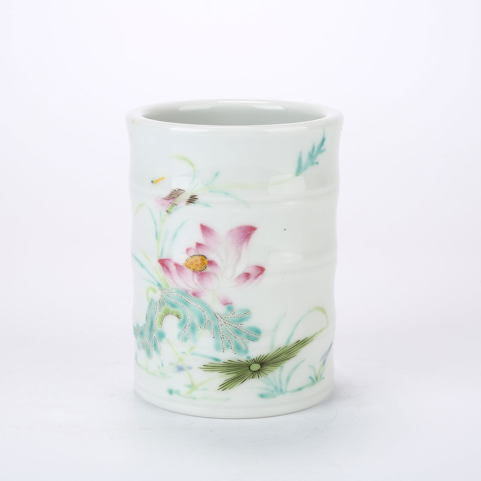 A FAMILLE ROSE ENAMEL BRUSH POT WITH FLORAL AND BIRD DESIGN AND STRING PATTERN (1 of 10)