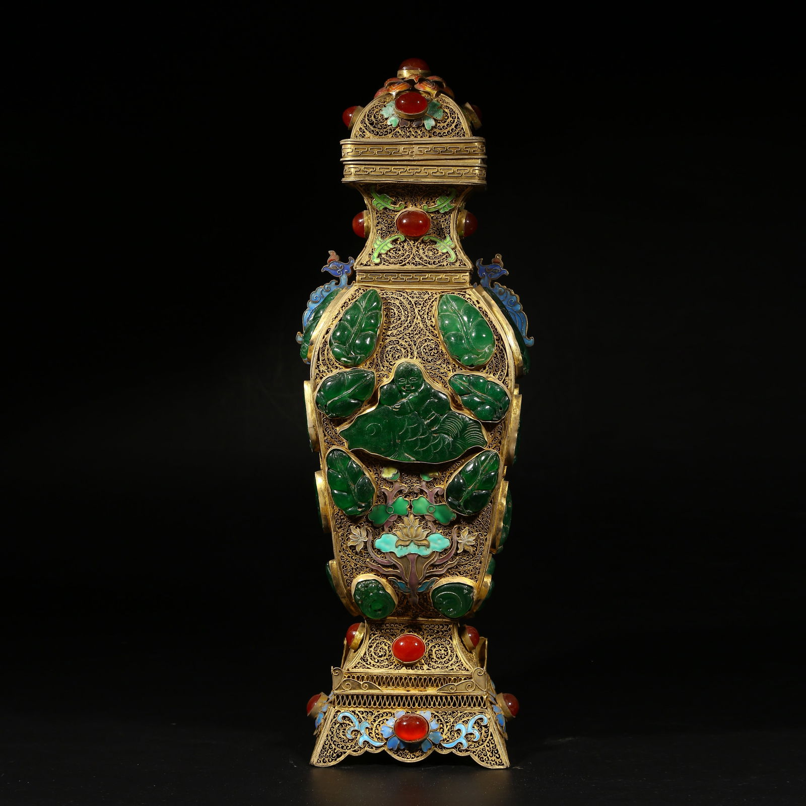 A GILDED SILVER FILIGREE CLOISONNÉ SQUARE LIDDED VASE WITH LADY FIGURES: Gilded silver filigree cloisonné square lidded vase with lady figures