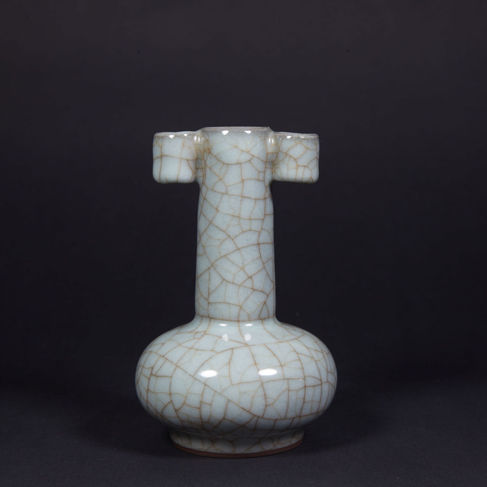 A OLD KILN TWIN-HANDLED VASE (1 of 7)