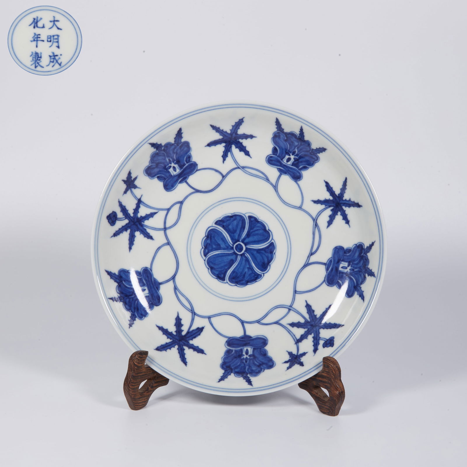 A BLUE-AND-WHITE DISH WITH OKRA-FLOWER DECORATION: Blue-and-white dish with okra-flower decoration