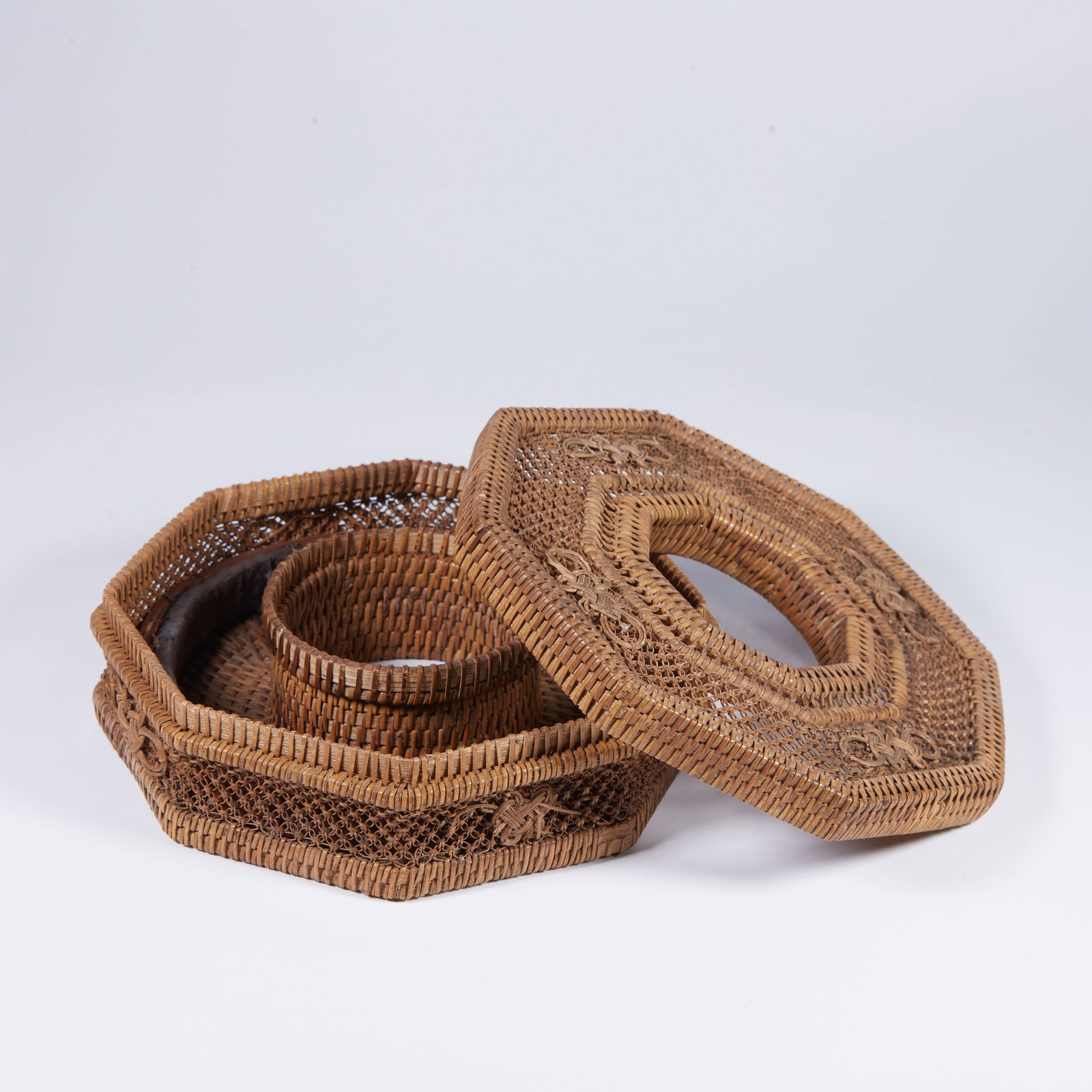 A WOVEN RATTAN COURT-BEAD BOX (1 of 6)
