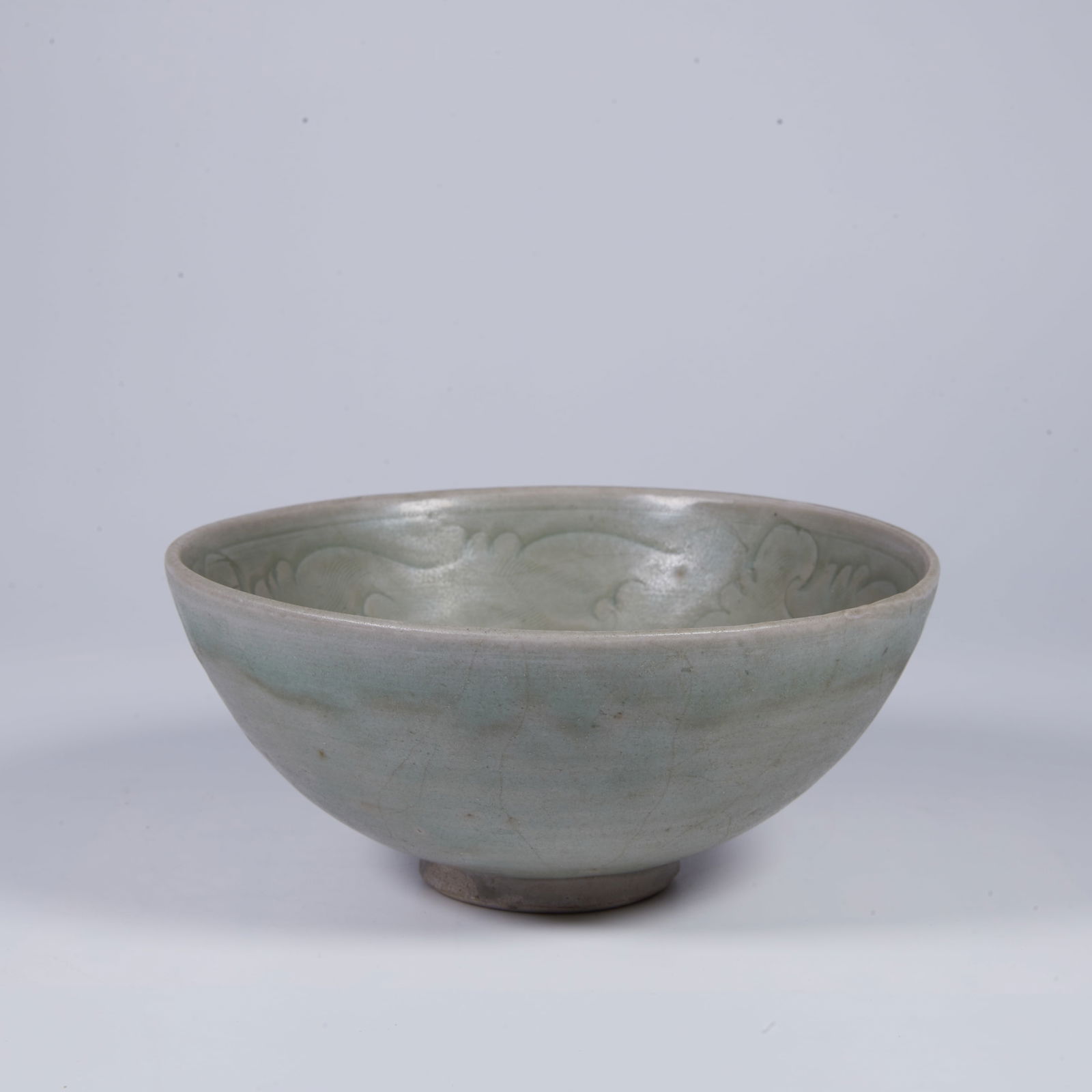 A LONGQUAN WARE BOWL (1 of 8)