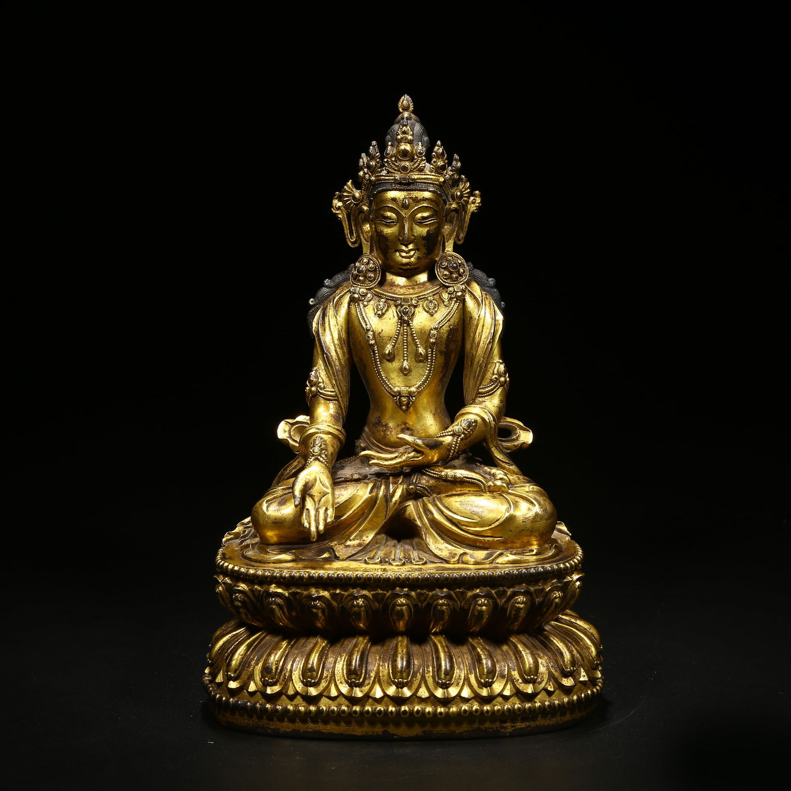A GILT BRONZE STATUE OF BHAISAJYAGURU (MEDICINE BUDDHA) (1 of 8)