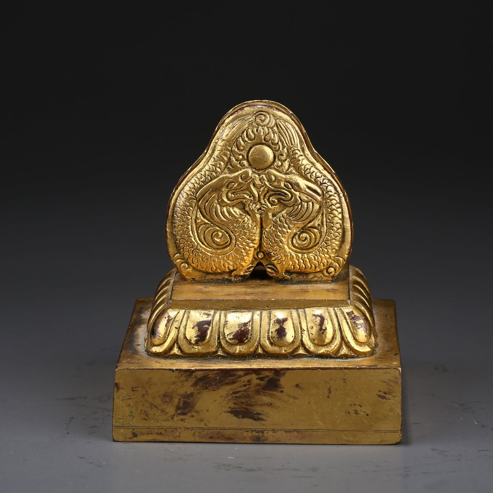 A GILT BRONZE SEAL WITH DRAGON MOTIF: Gilt Bronze Seal with Dragon Motif