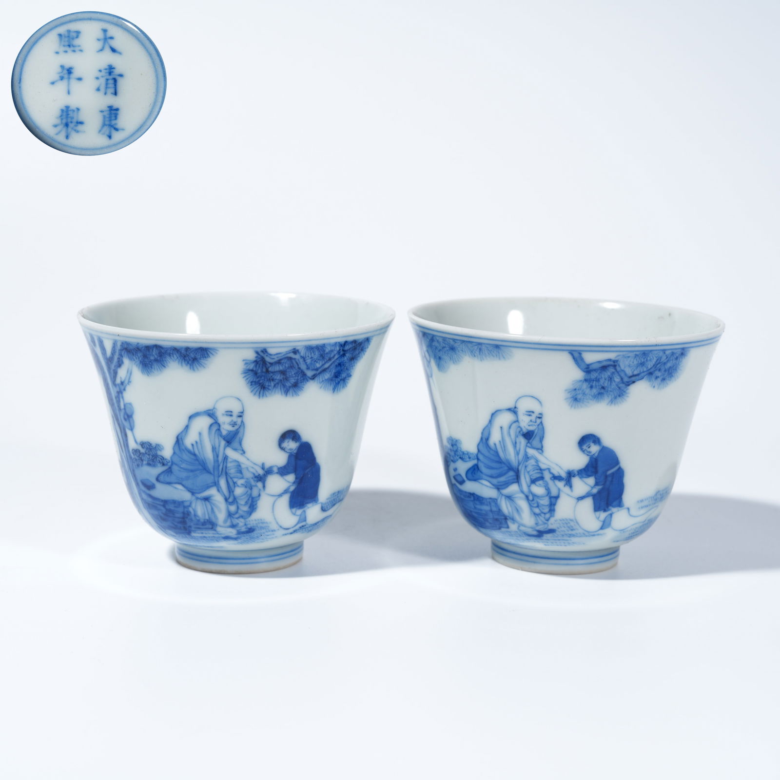 A PAIR OF BLUE-AND-WHITE CUPS WITH FIGURAL DECORATION (1 of 9)