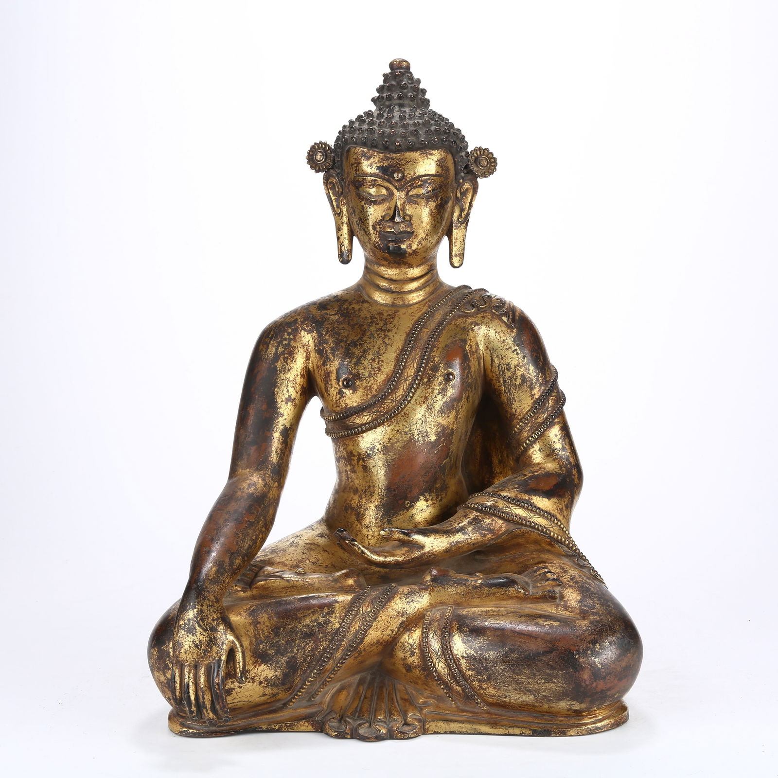 A GILT BRONZE STATUE OF SHAKYAMUNI BUDDHA (1 of 9)