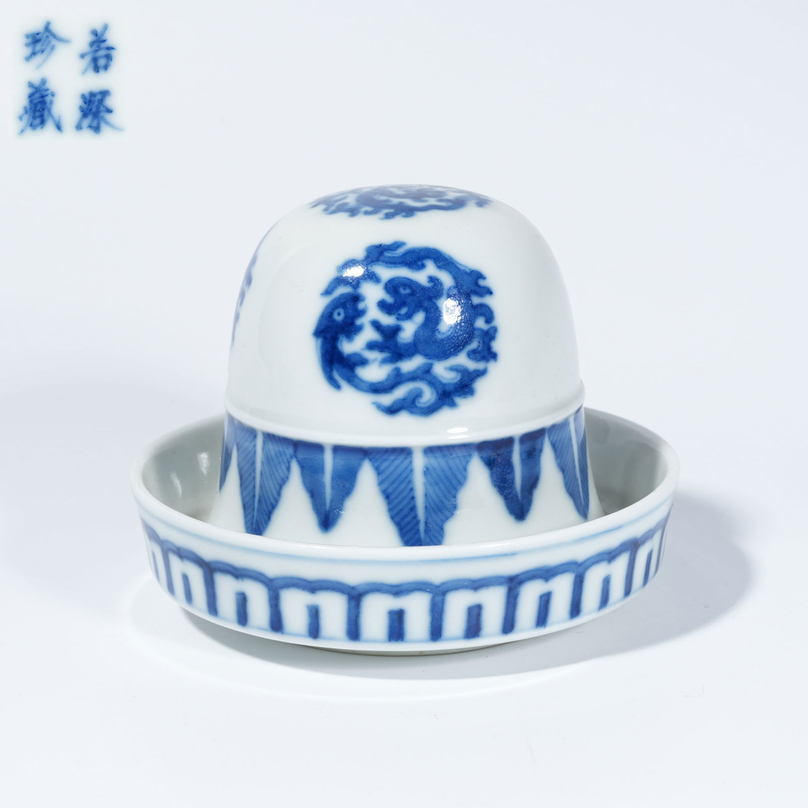 A BLUE-AND-WHITE GAMING SET: Blue-and-white gaming set