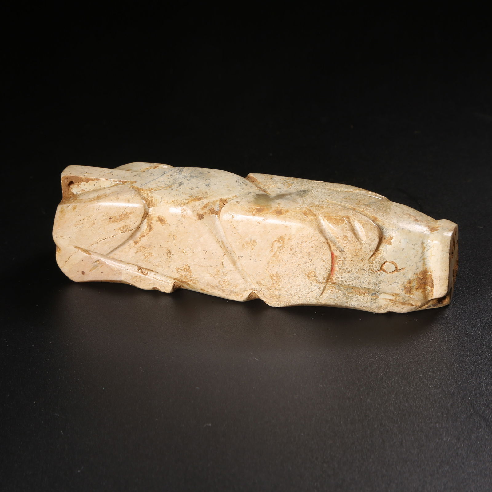 A ARCHAIC JADE HAND GRASP (1 of 8)